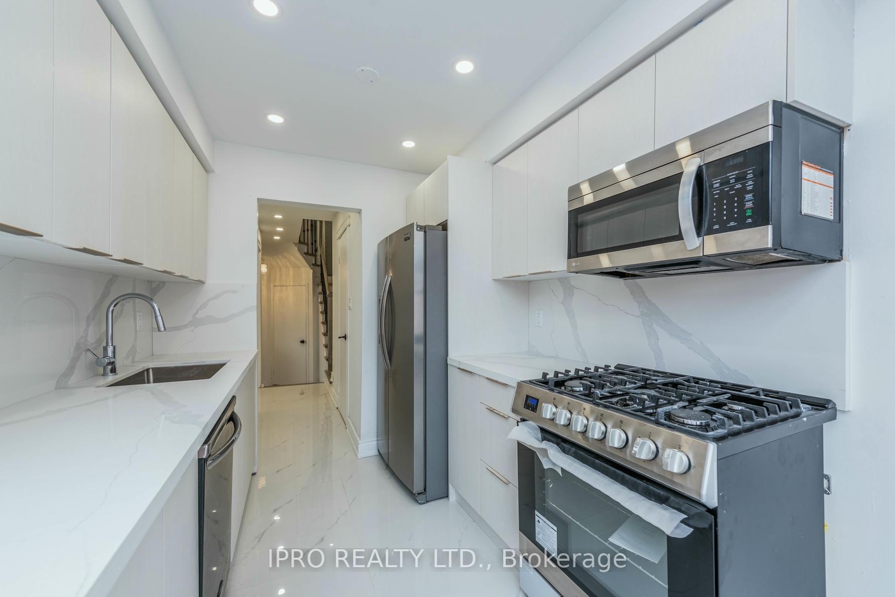 Photo 6 of 1666 McBrady Crescent, Pickering, Brock Ridge — HOMEH