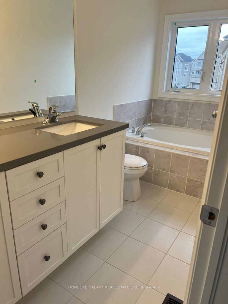 Photo 4 of 28 Phillipsen Way, Markham, Cedarwood — HOMEH