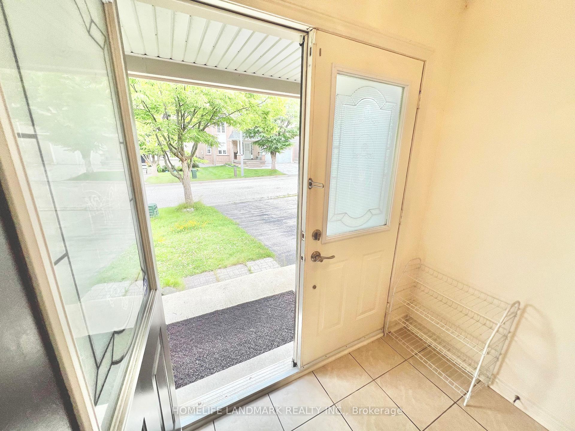 Photo 10 of 37 Westchester Crescent, Markham, Berczy — HOMEH
