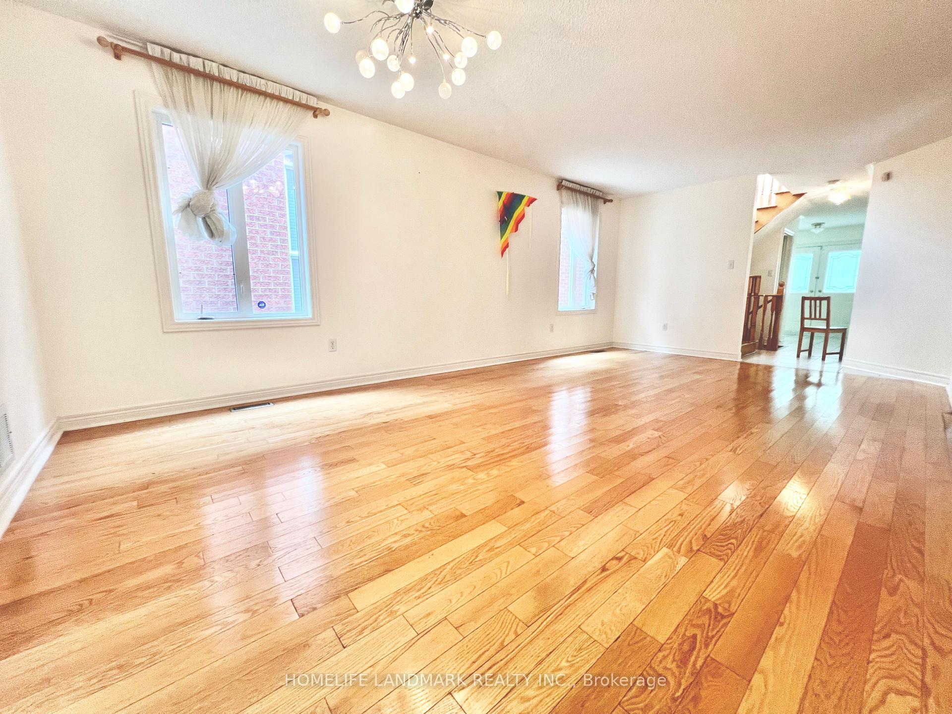 Photo 16 of 37 Westchester Crescent, Markham, Berczy — HOMEH