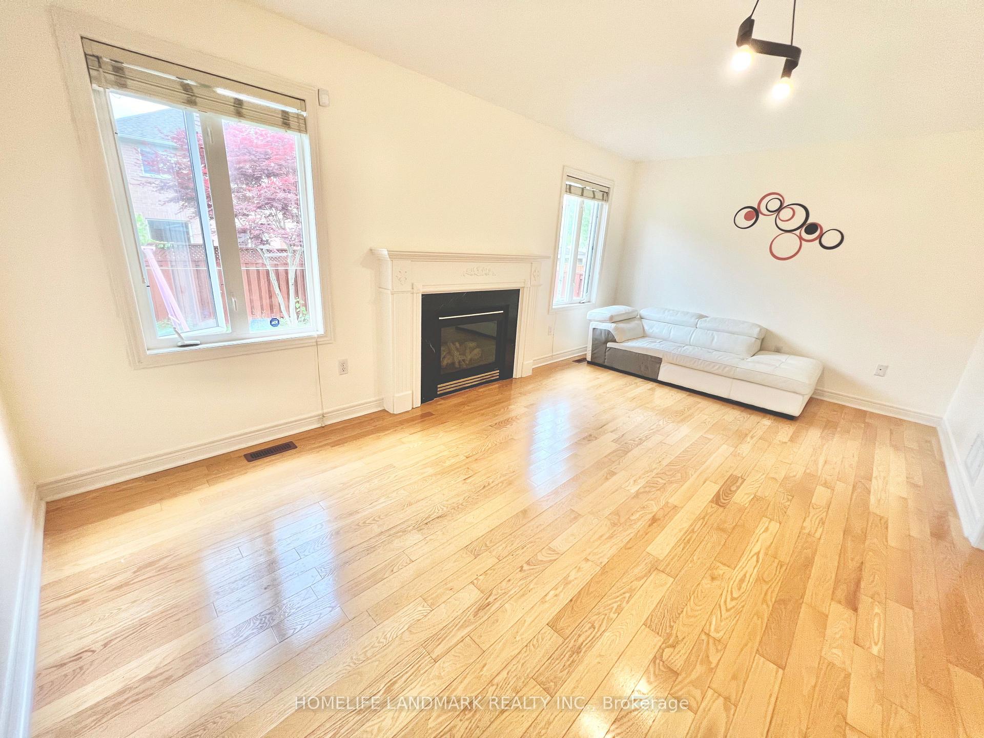 Photo 7 of 37 Westchester Crescent, Markham, Berczy — HOMEH