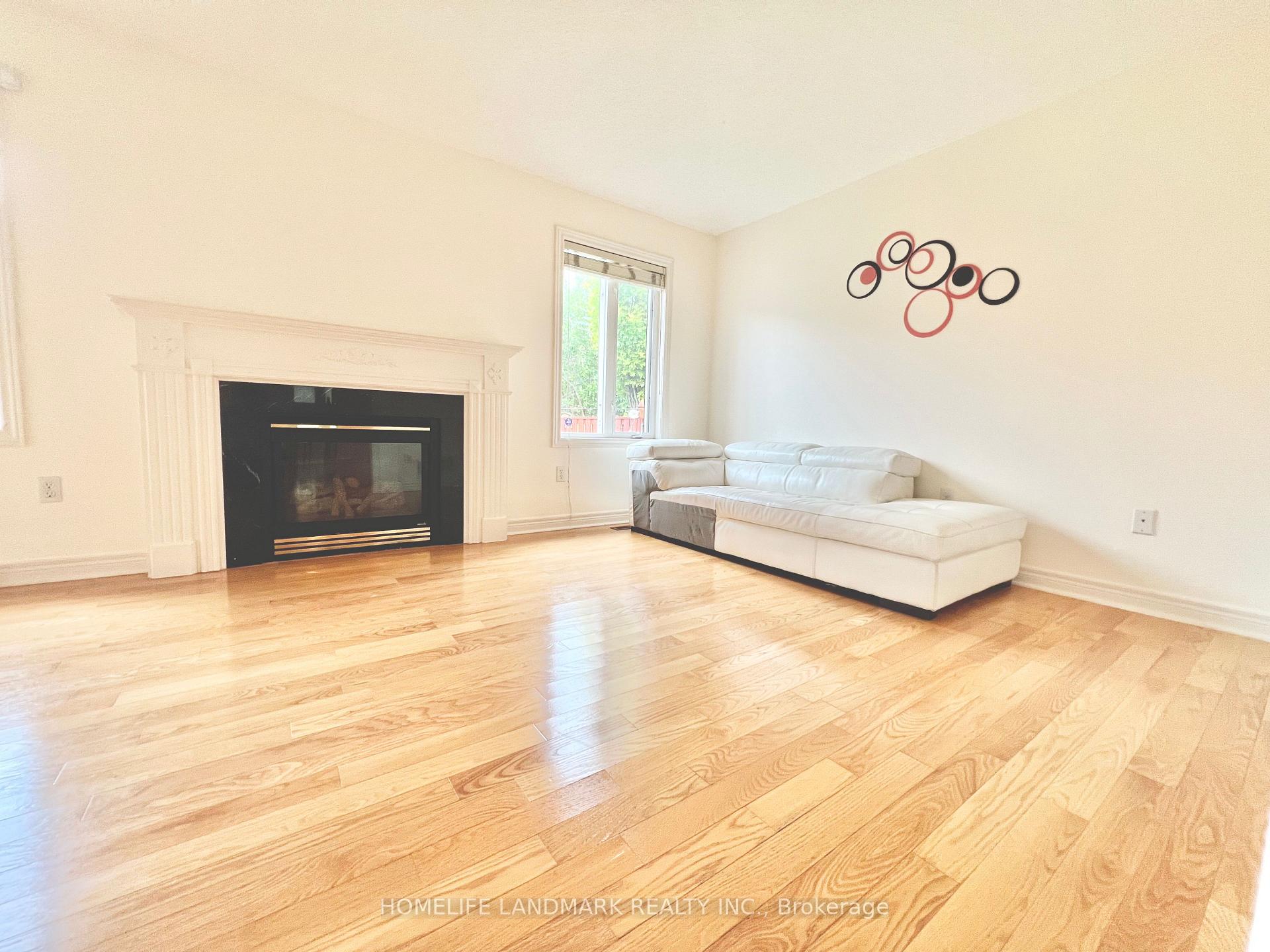 Photo 15 of 37 Westchester Crescent, Markham, Berczy — HOMEH