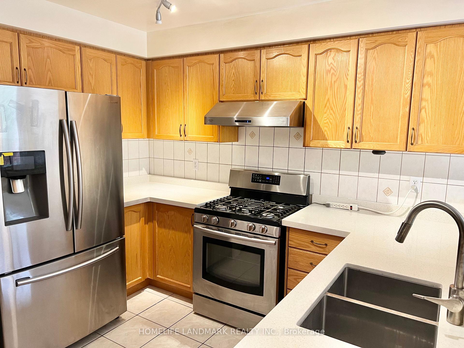 Photo 12 of 37 Westchester Crescent, Markham, Berczy — HOMEH
