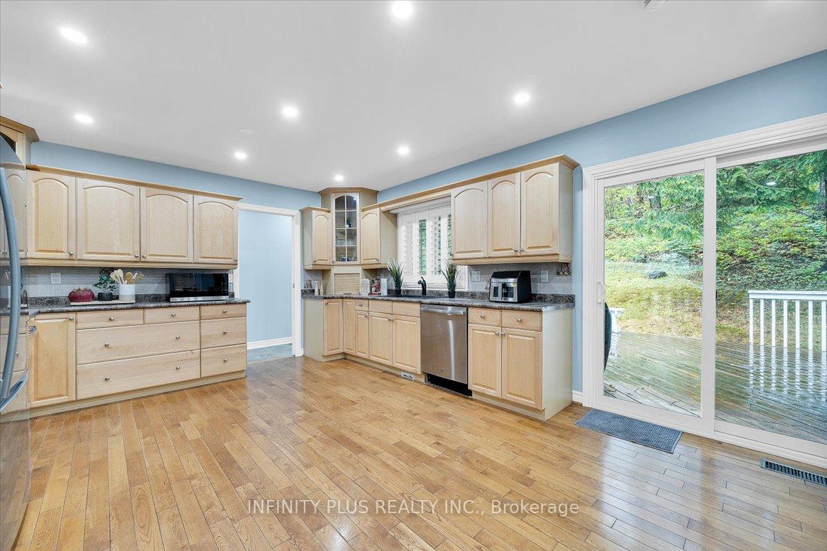 Photo 13 of 87 Little Lake Drive, Barrie, Little Lake — HOMEH