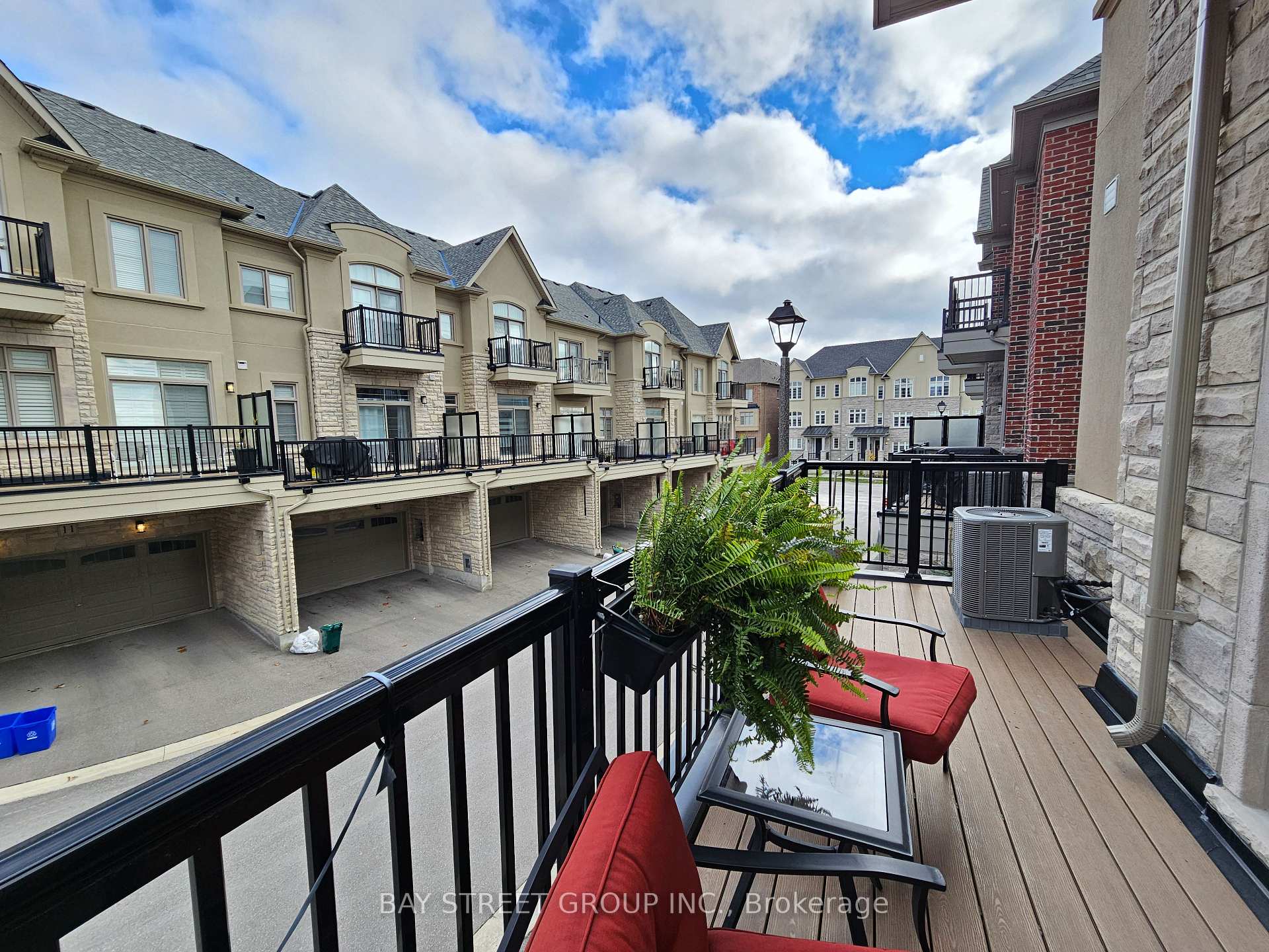 Photo 17 of 57 Yorkton Boulevard, Markham, Angus Glen — HOMEH