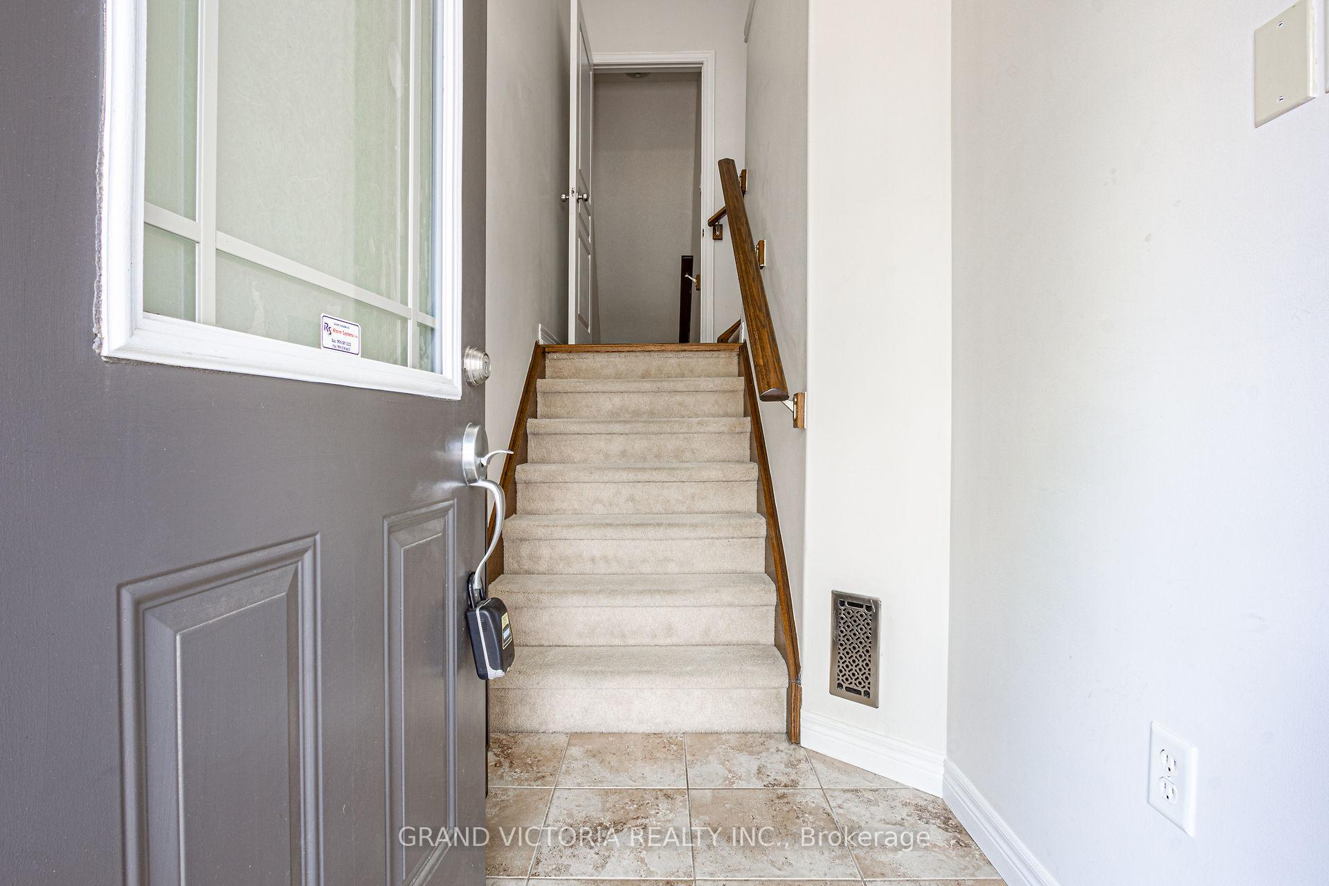 Photo 3 of Unit 4, 25 Viking Drive, Hamilton, Binbrook — HOMEH