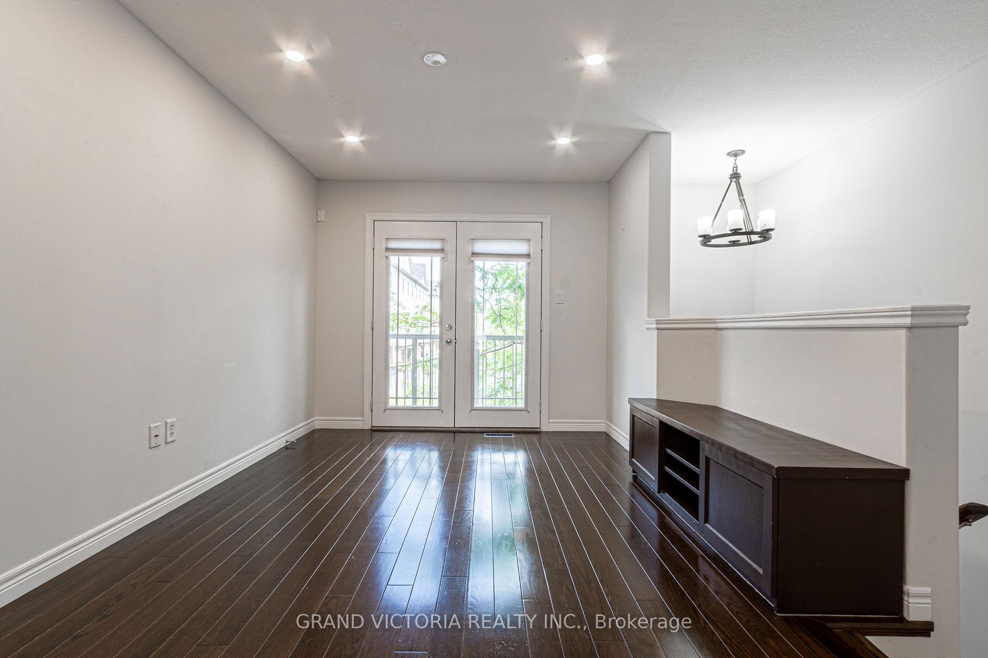 Photo 2 of Unit 4, 25 Viking Drive, Hamilton, Binbrook — HOMEH