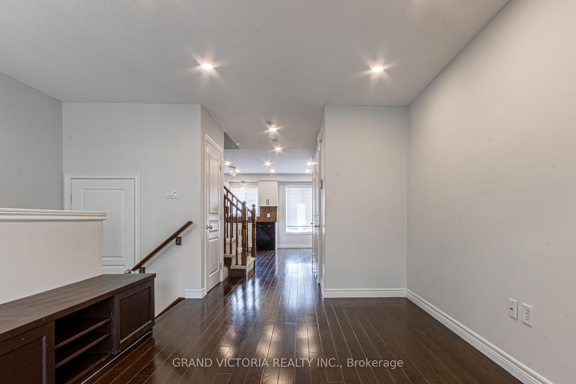 Photo 12 of Unit 4, 25 Viking Drive, Hamilton, Binbrook — HOMEH