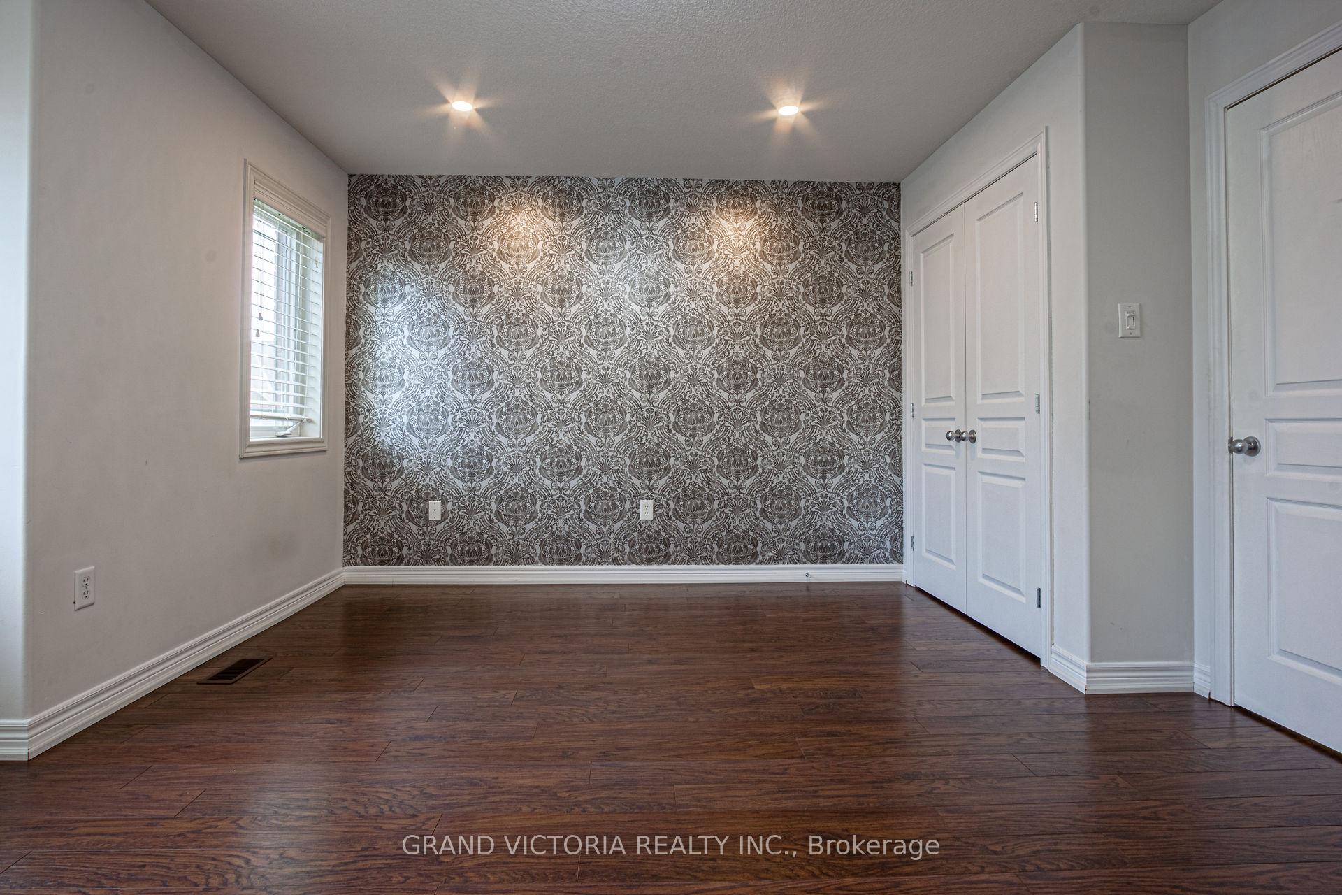 Photo 33 of Unit 4, 25 Viking Drive, Hamilton, Binbrook — HOMEH