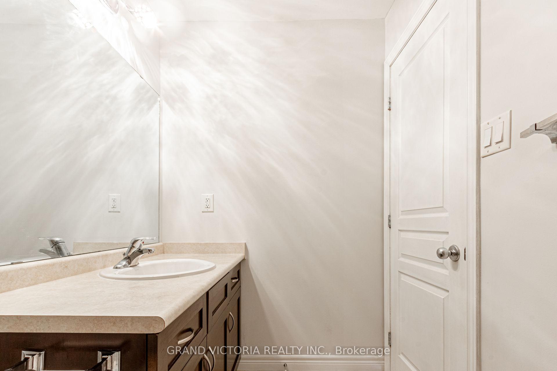 Photo 24 of Unit 4, 25 Viking Drive, Hamilton, Binbrook — HOMEH