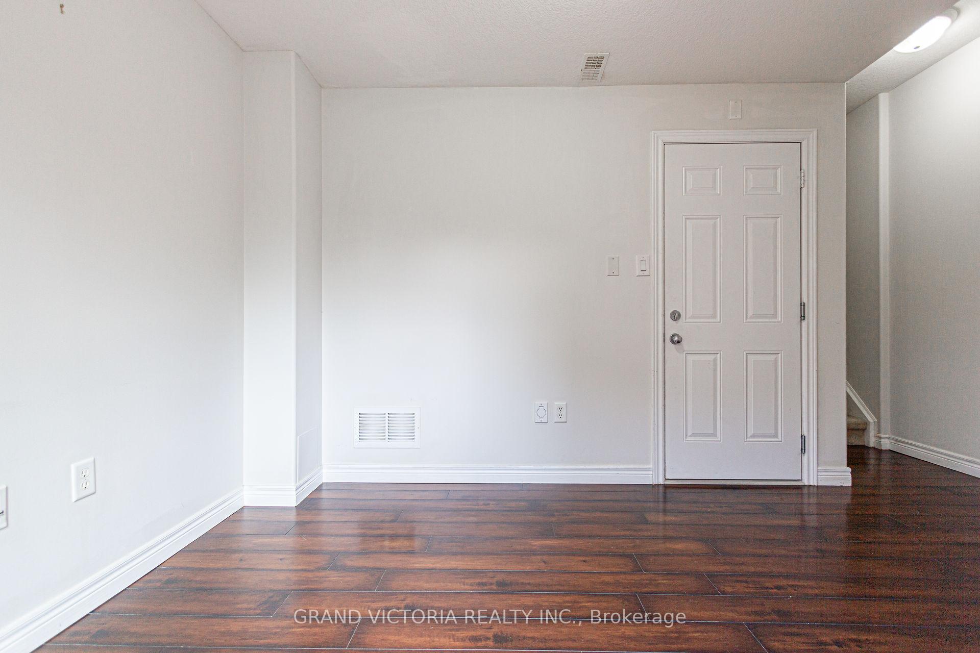 Photo 38 of Unit 4, 25 Viking Drive, Hamilton, Binbrook — HOMEH