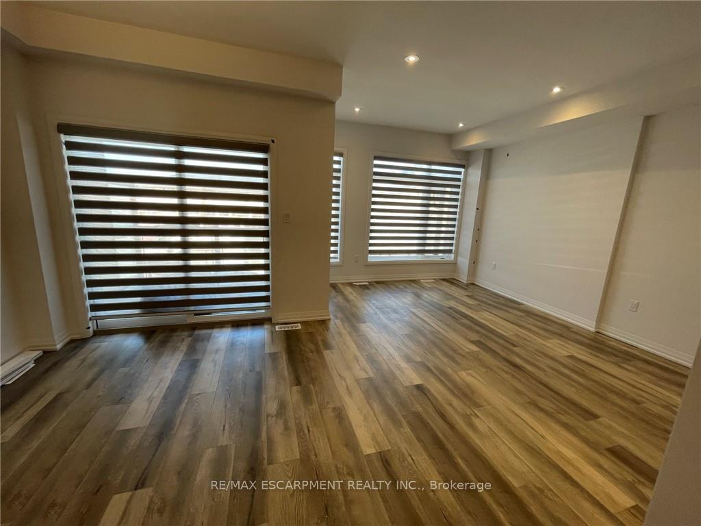 Photo 13 of Unit 106, 61 Soho Street, Hamilton, Stoney Creek — HOMEH
