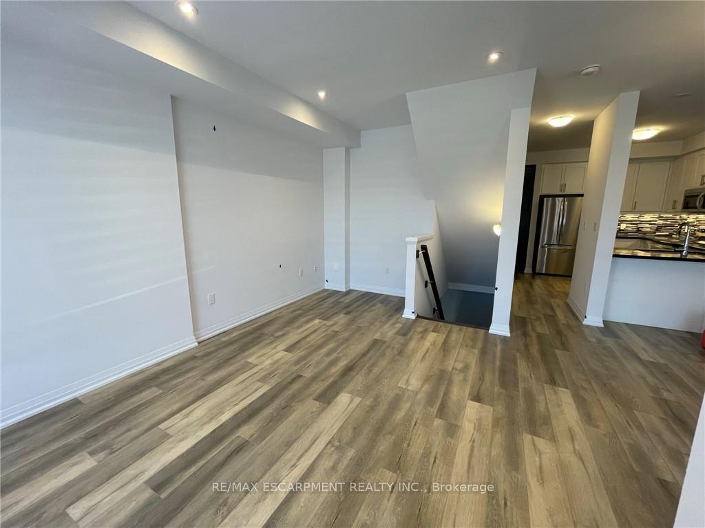 Photo 14 of Unit 106, 61 Soho Street, Hamilton, Stoney Creek — HOMEH