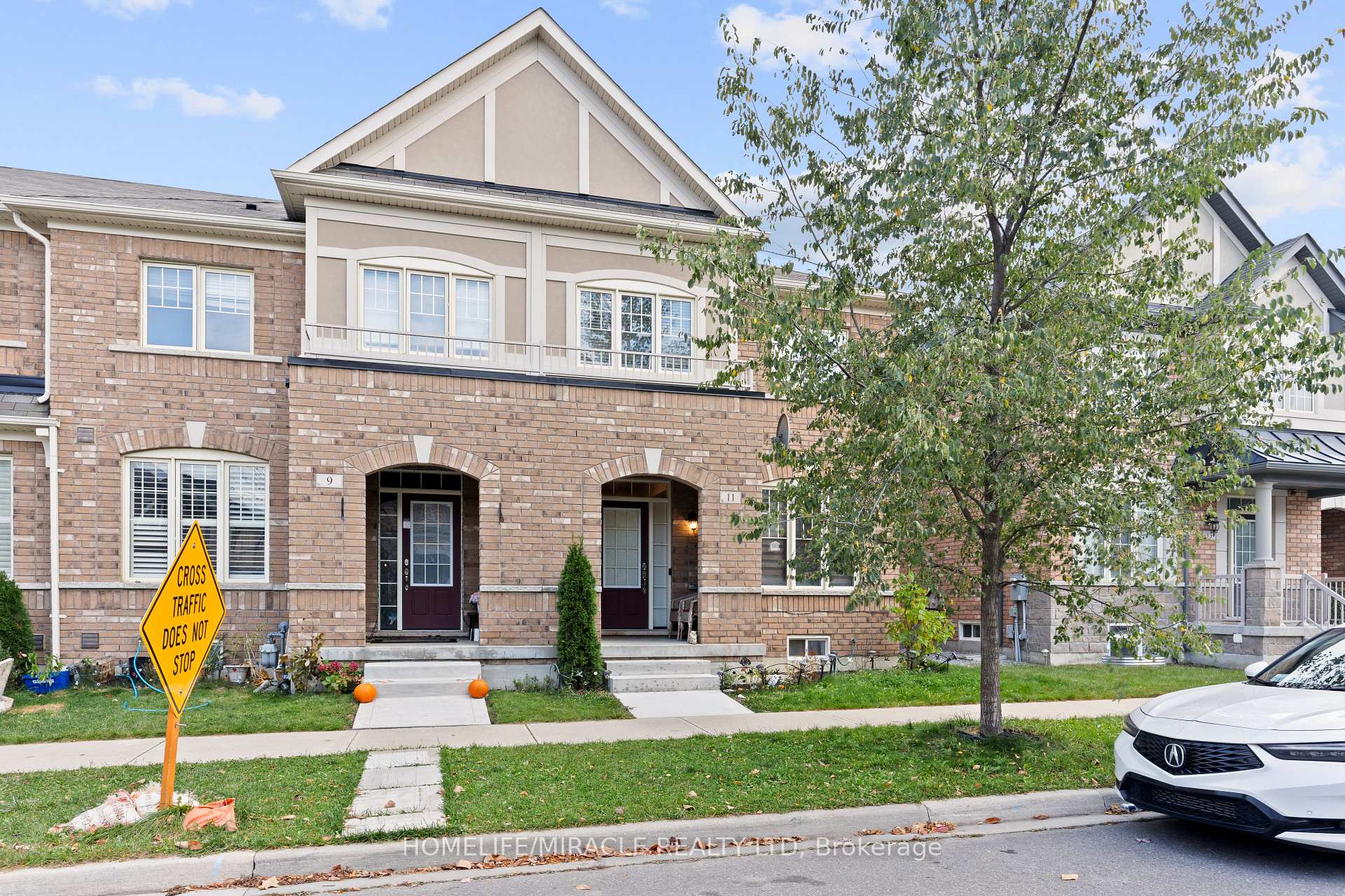 Front of 11 Thornapple Street