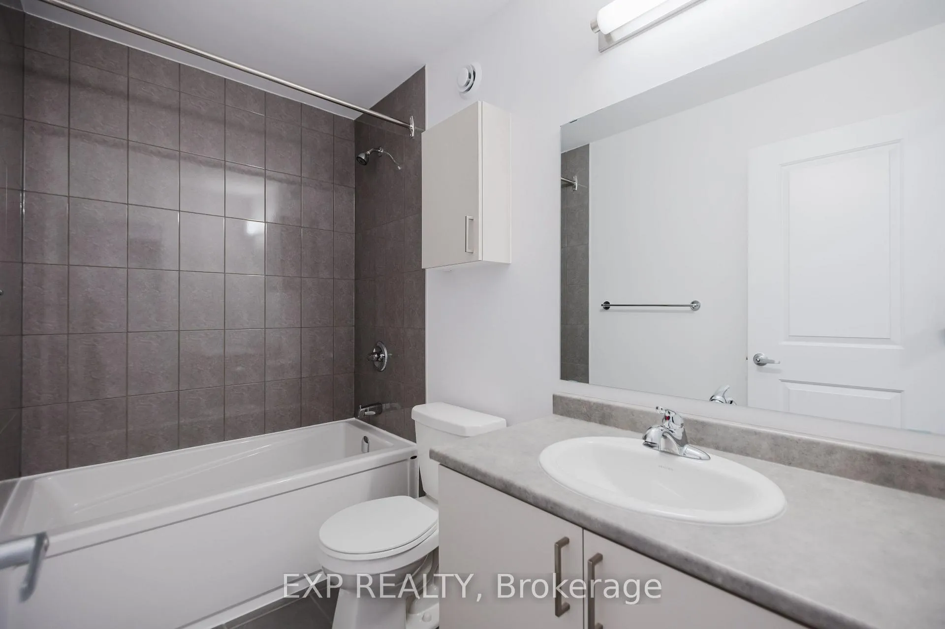 Photo 24 of 203 Silhouette Private, Ottawa, Barrhaven - Cedargrove/Fraserdale — HOMEH
