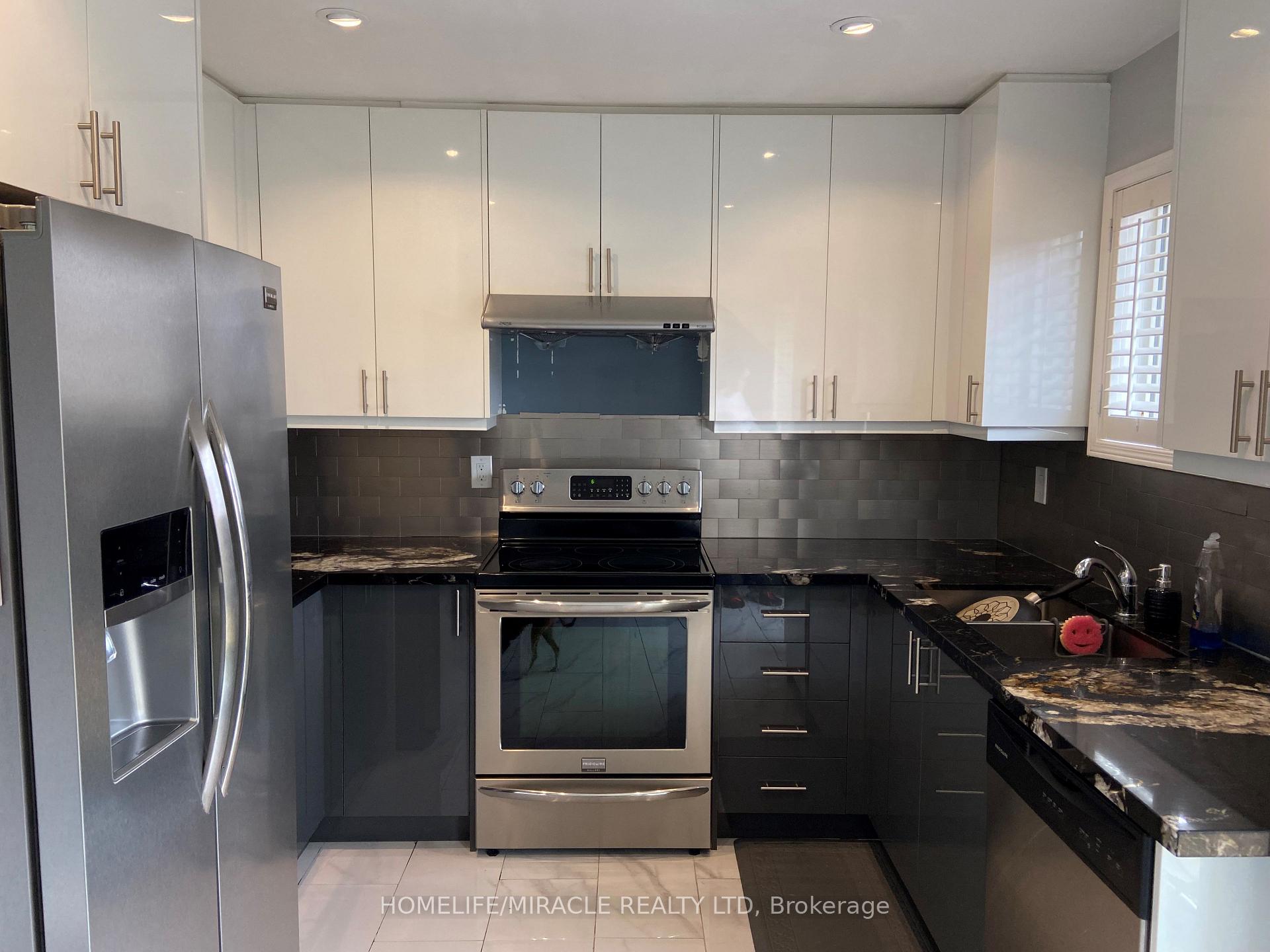 Photo 4 of 55 Royal Orchard Drive, Brampton, Fletcher's Meadow — HOMEH