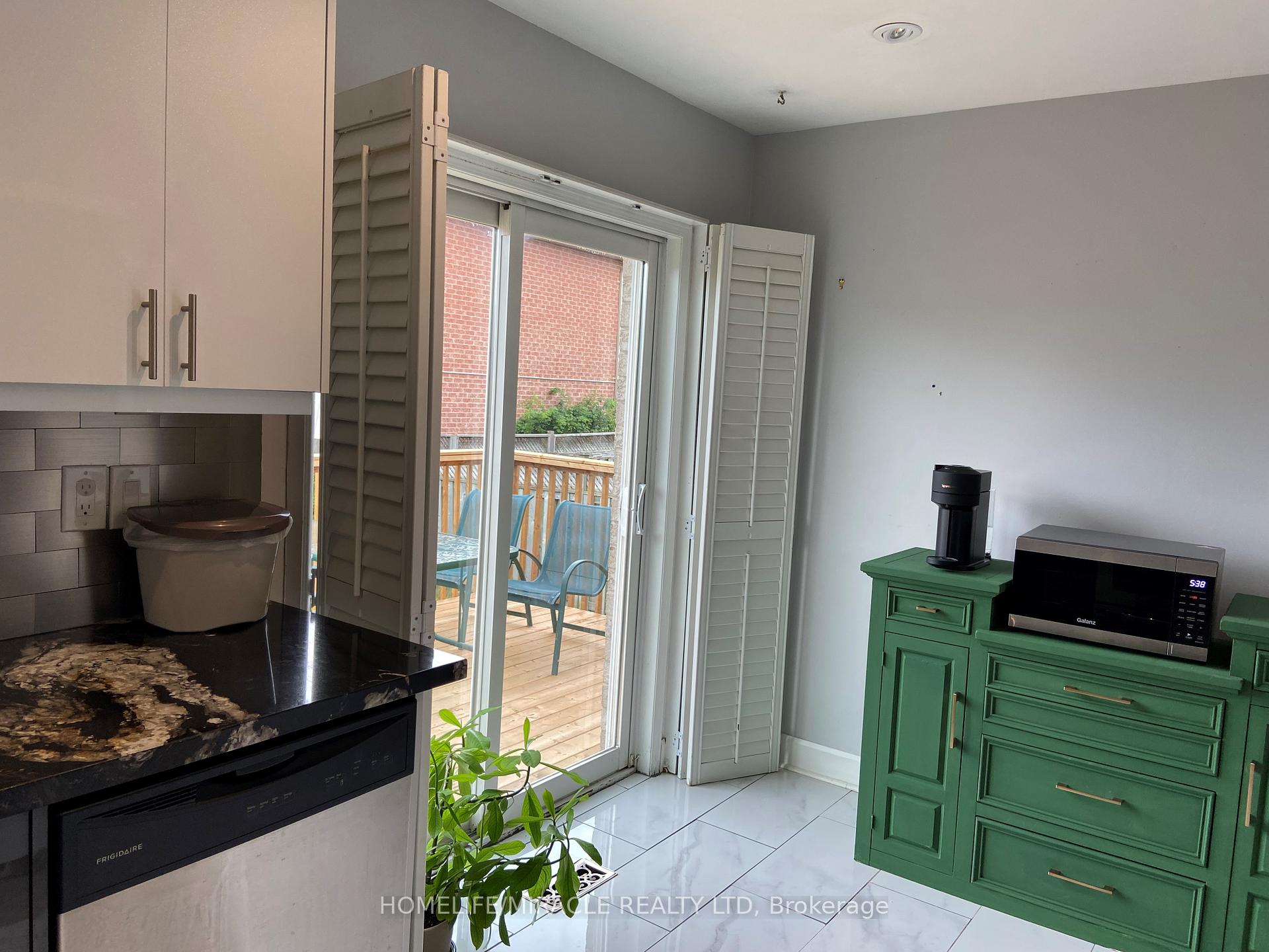 Photo 5 of 55 Royal Orchard Drive, Brampton, Fletcher's Meadow — HOMEH