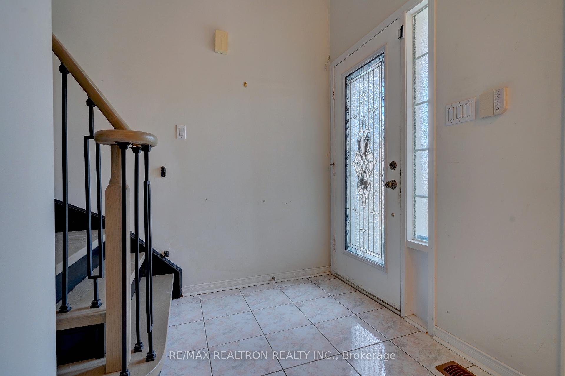 Photo 3 of 1448 Sandhurst Crescent, Pickering, Highbush — HOMEH