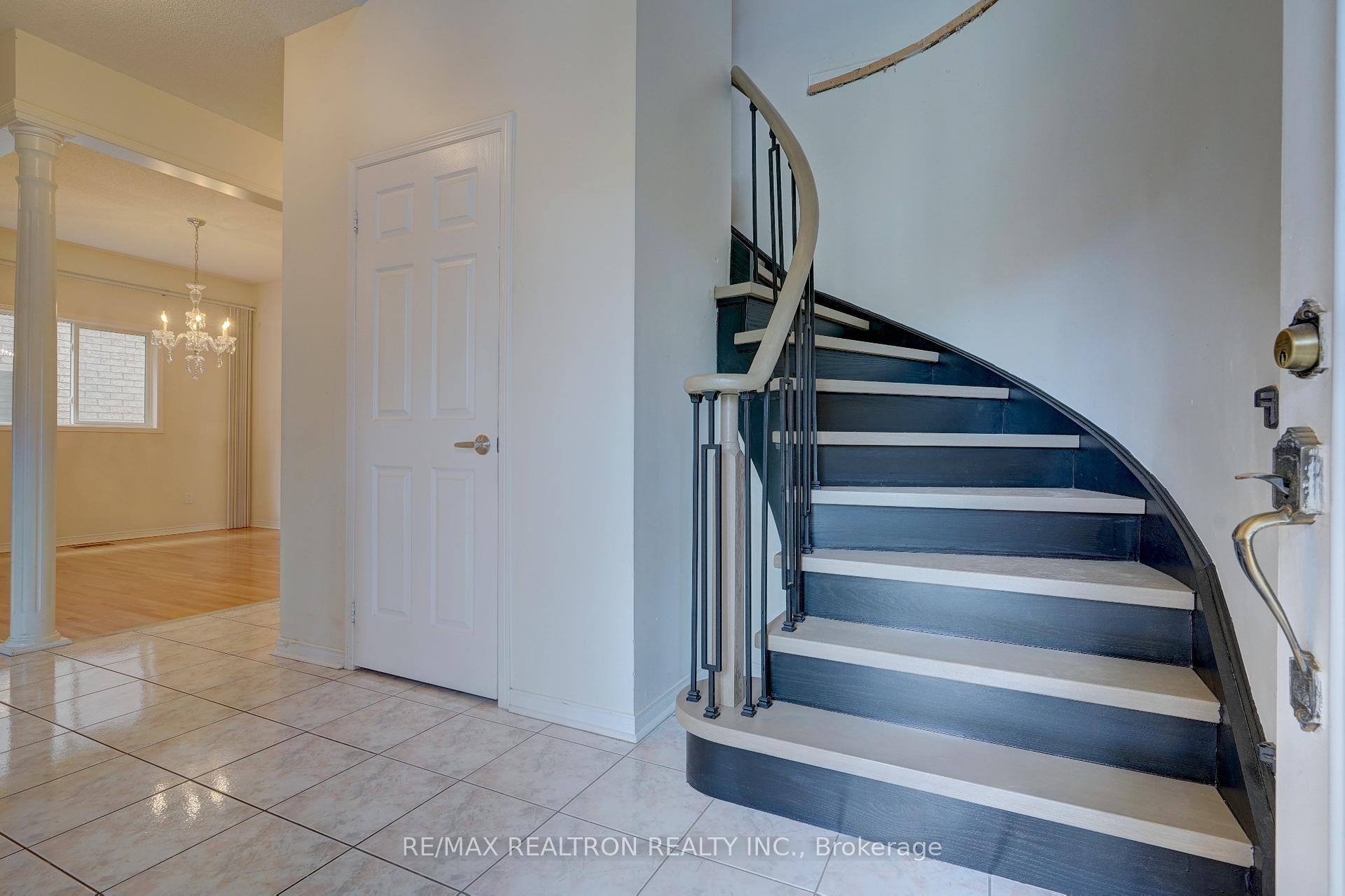 Photo 2 of 1448 Sandhurst Crescent, Pickering, Highbush — HOMEH