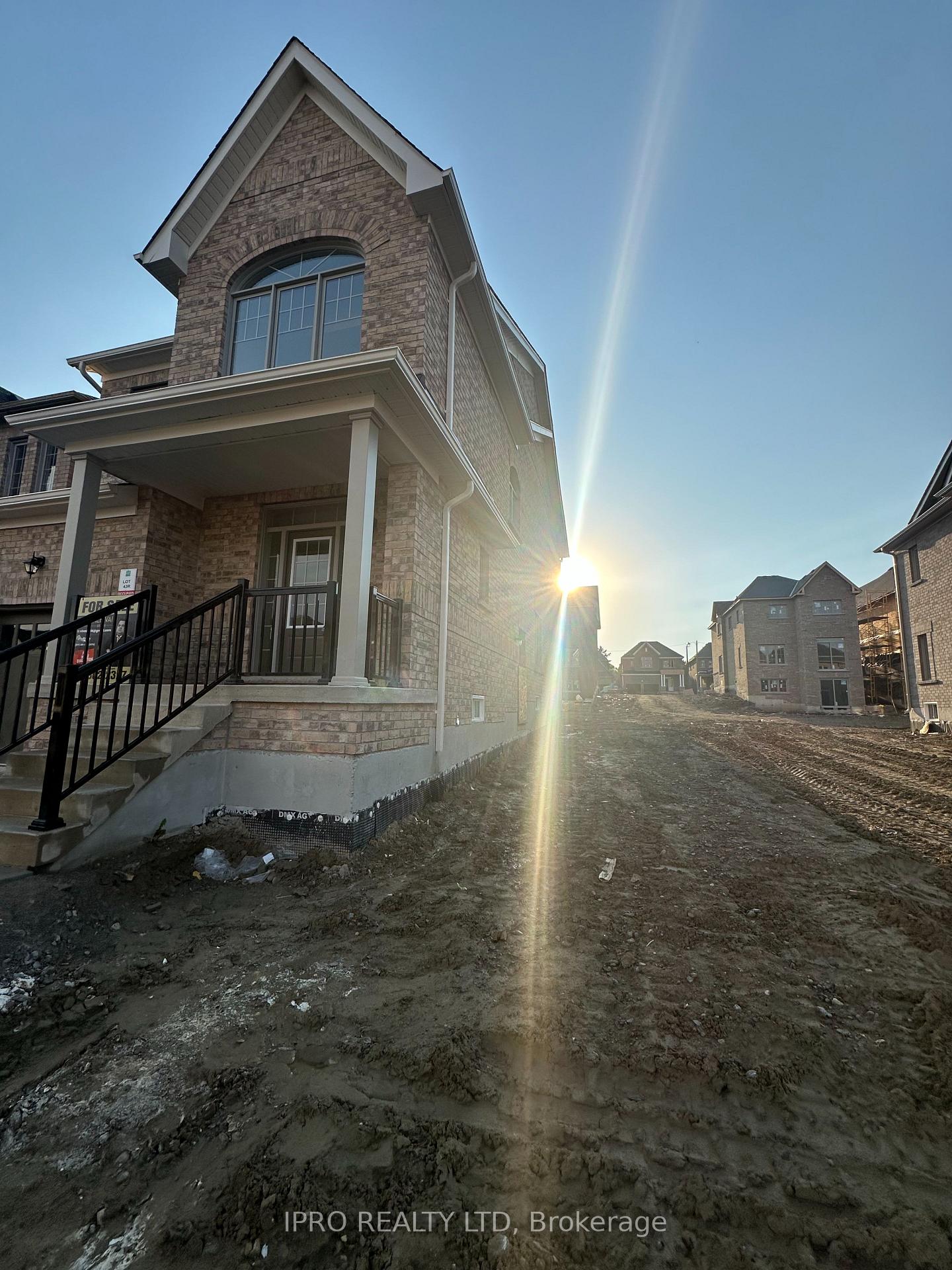 Photo 3 of 72 Robin Trail, Scugog, Port Perry — HOMEH