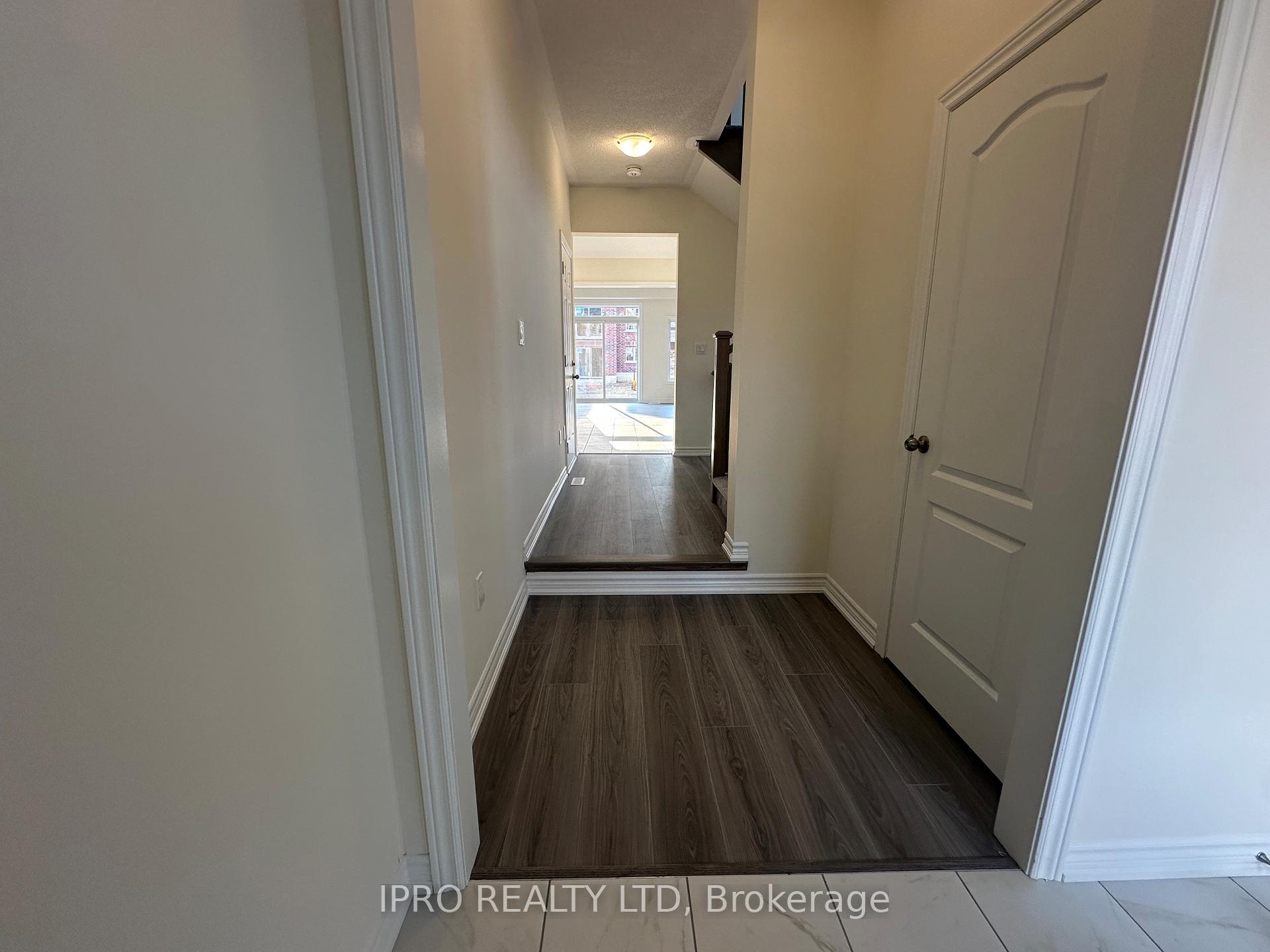 Photo 11 of 72 Robin Trail, Scugog, Port Perry — HOMEH