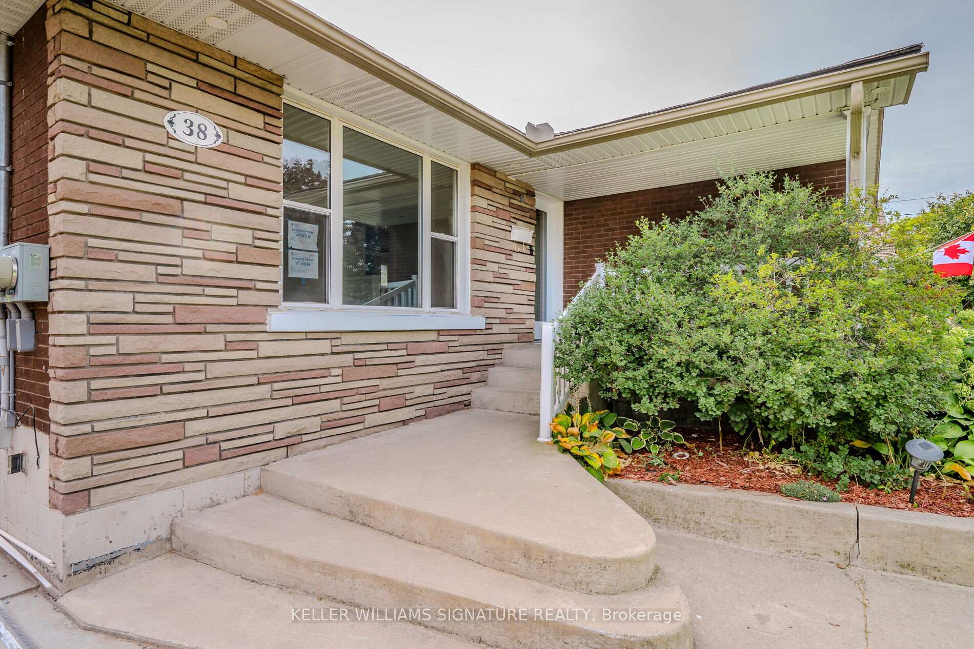 Photo 3 of Unit Main, 38 Endfield Avenue, Hamilton, Huntington — HOMEH