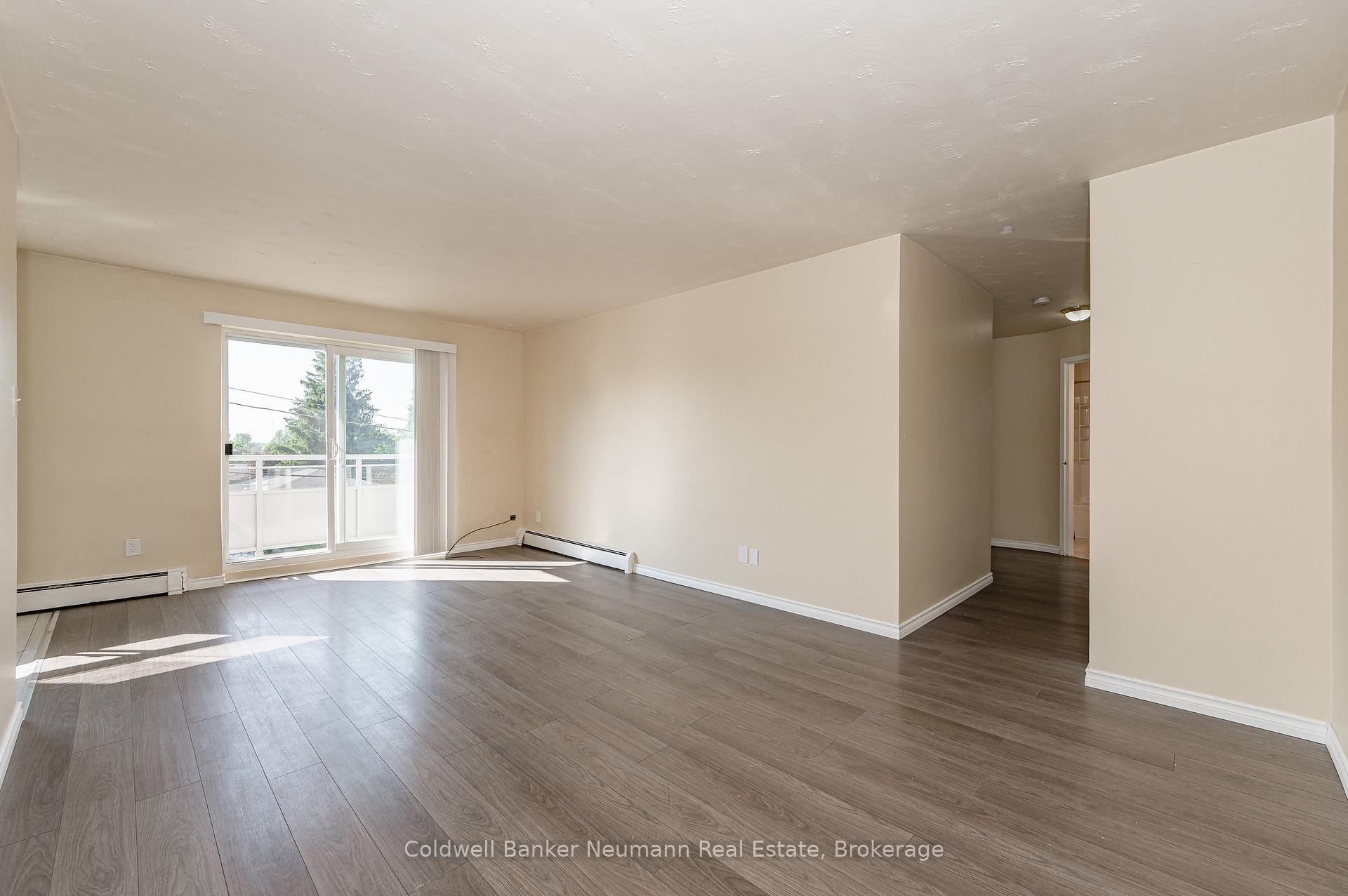 Photo 8 of Unit 301, 10 Glenbrook Drive, Guelph, Victoria North — HOMEH