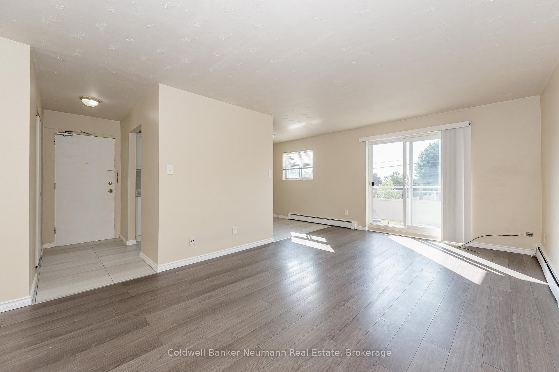 Photo 9 of Unit 301, 10 Glenbrook Drive, Guelph, Victoria North — HOMEH