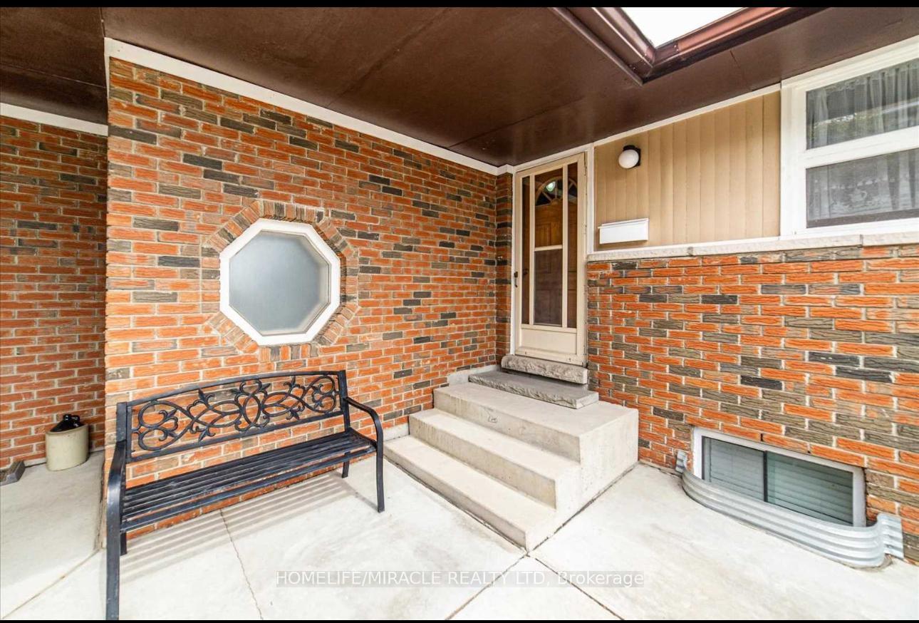 Photo 1 of 880 Sheppard Avenue, Pickering, Woodlands — HOMEH