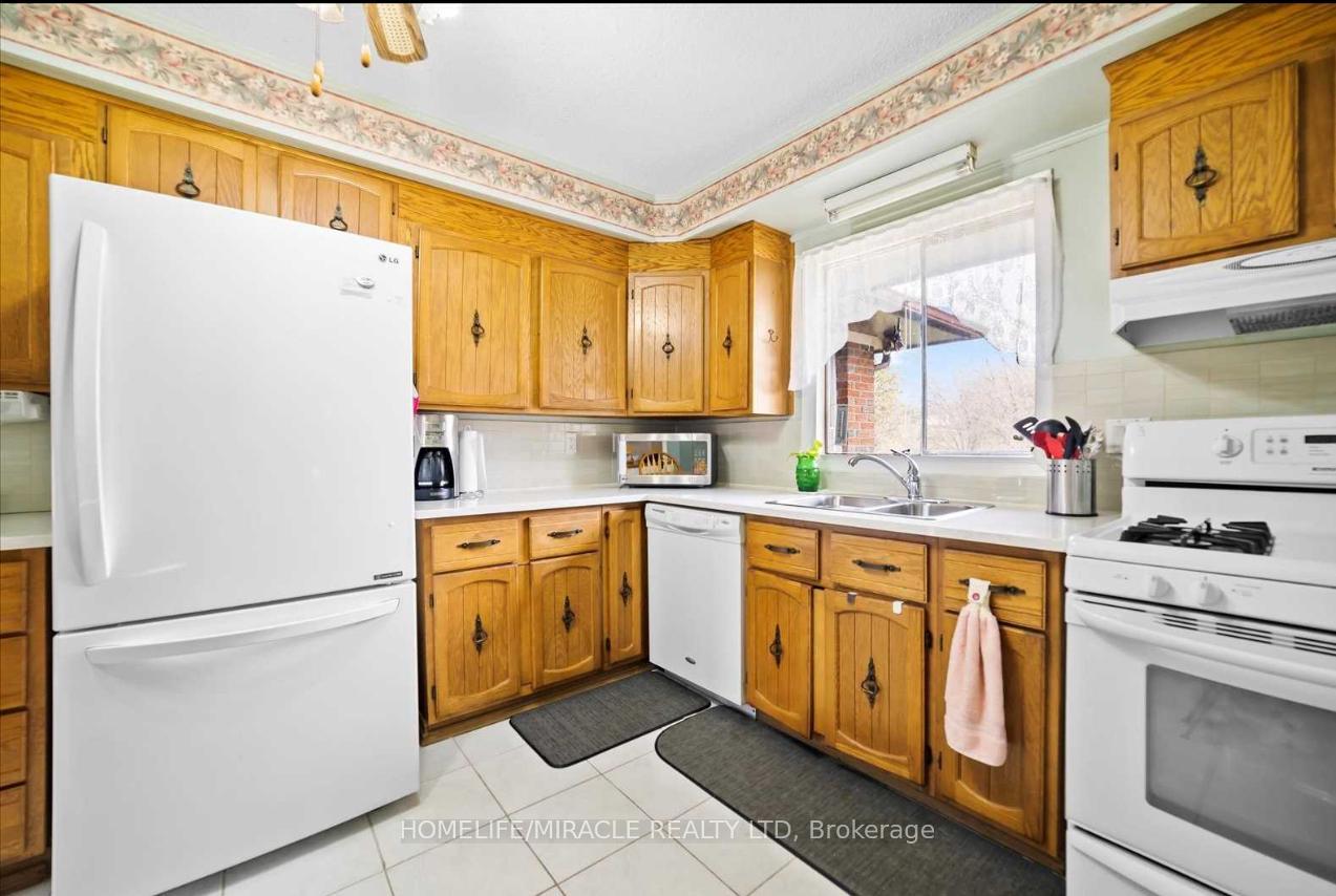 Photo 4 of 880 Sheppard Avenue, Pickering, Woodlands — HOMEH