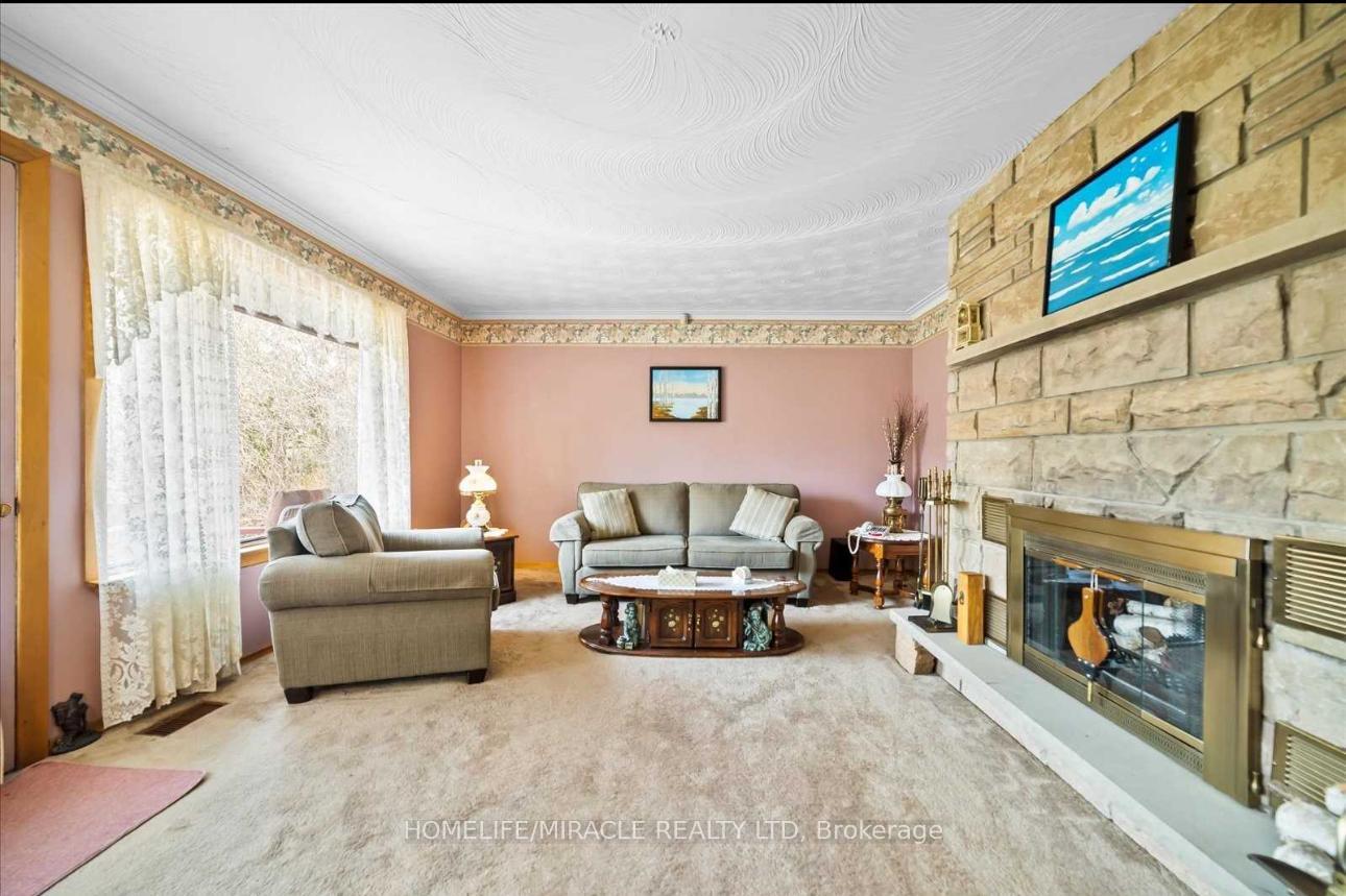Photo 2 of 880 Sheppard Avenue, Pickering, Woodlands — HOMEH