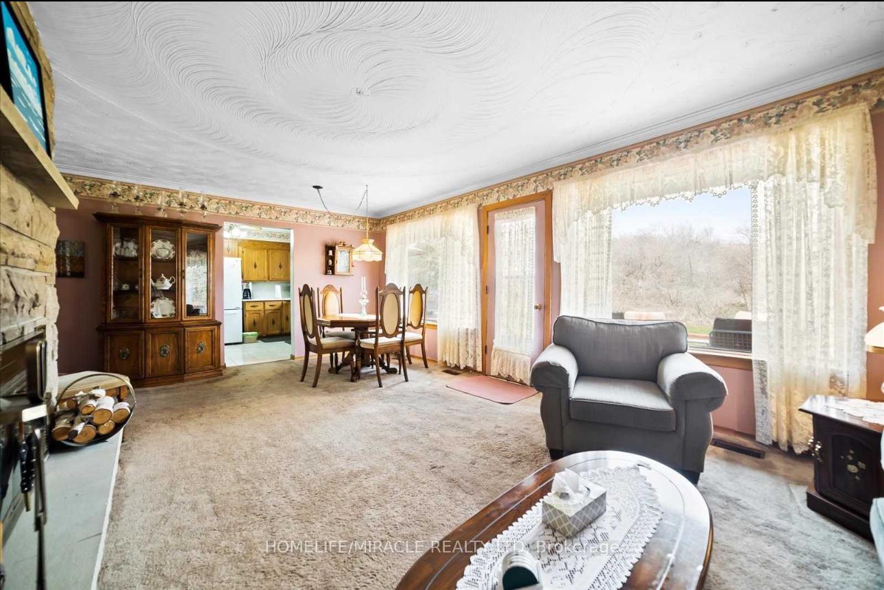Photo 3 of 880 Sheppard Avenue, Pickering, Woodlands — HOMEH