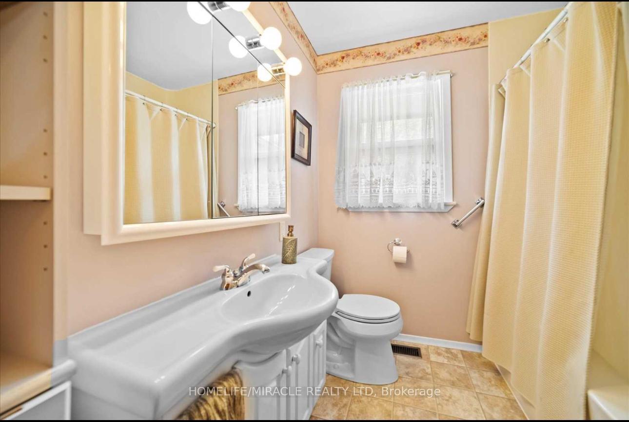 Photo 12 of 880 Sheppard Avenue, Pickering, Woodlands — HOMEH