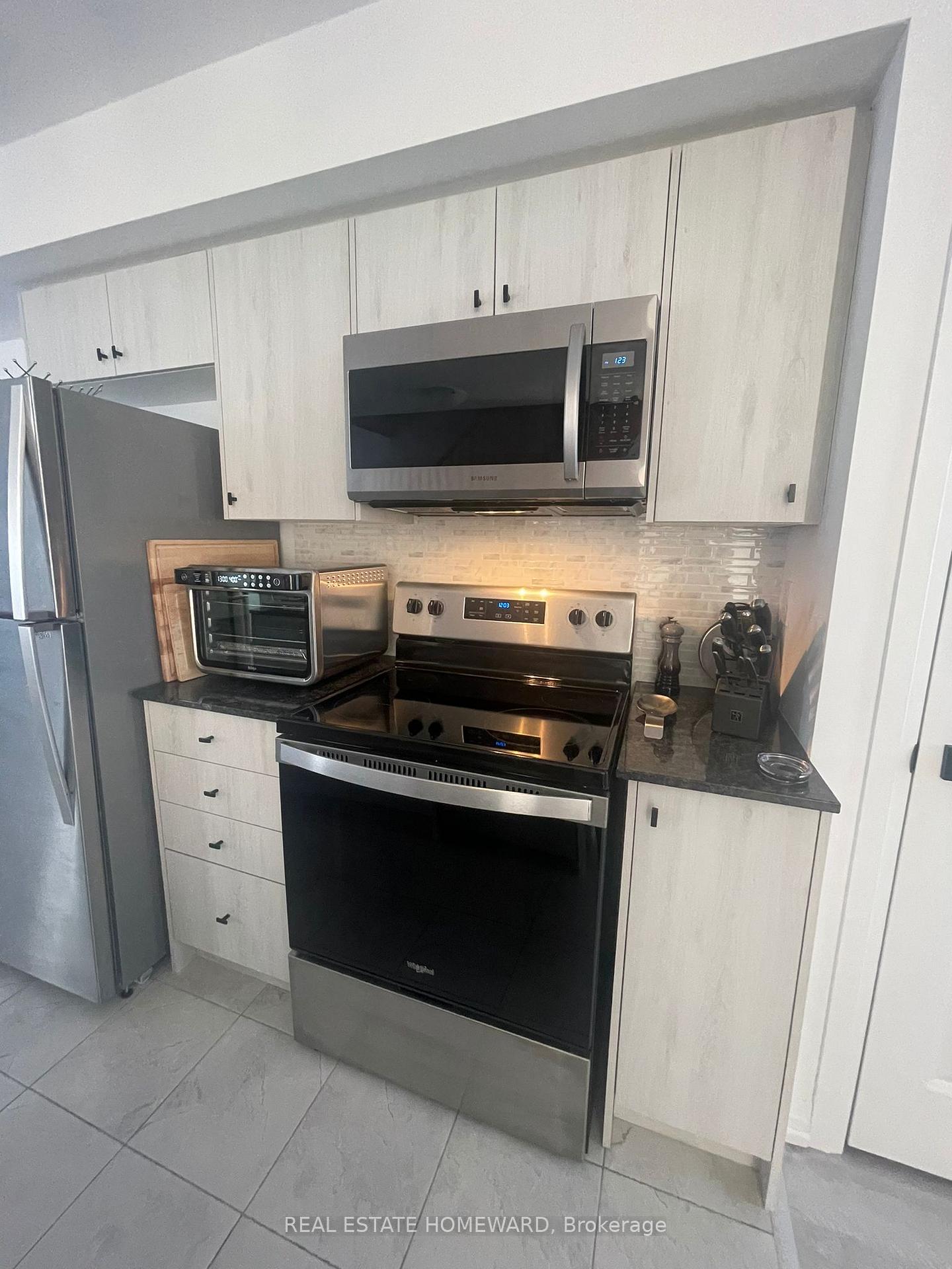 Photo 10 of 117 Fairlane Avenue, Barrie, Painswick South — HOMEH