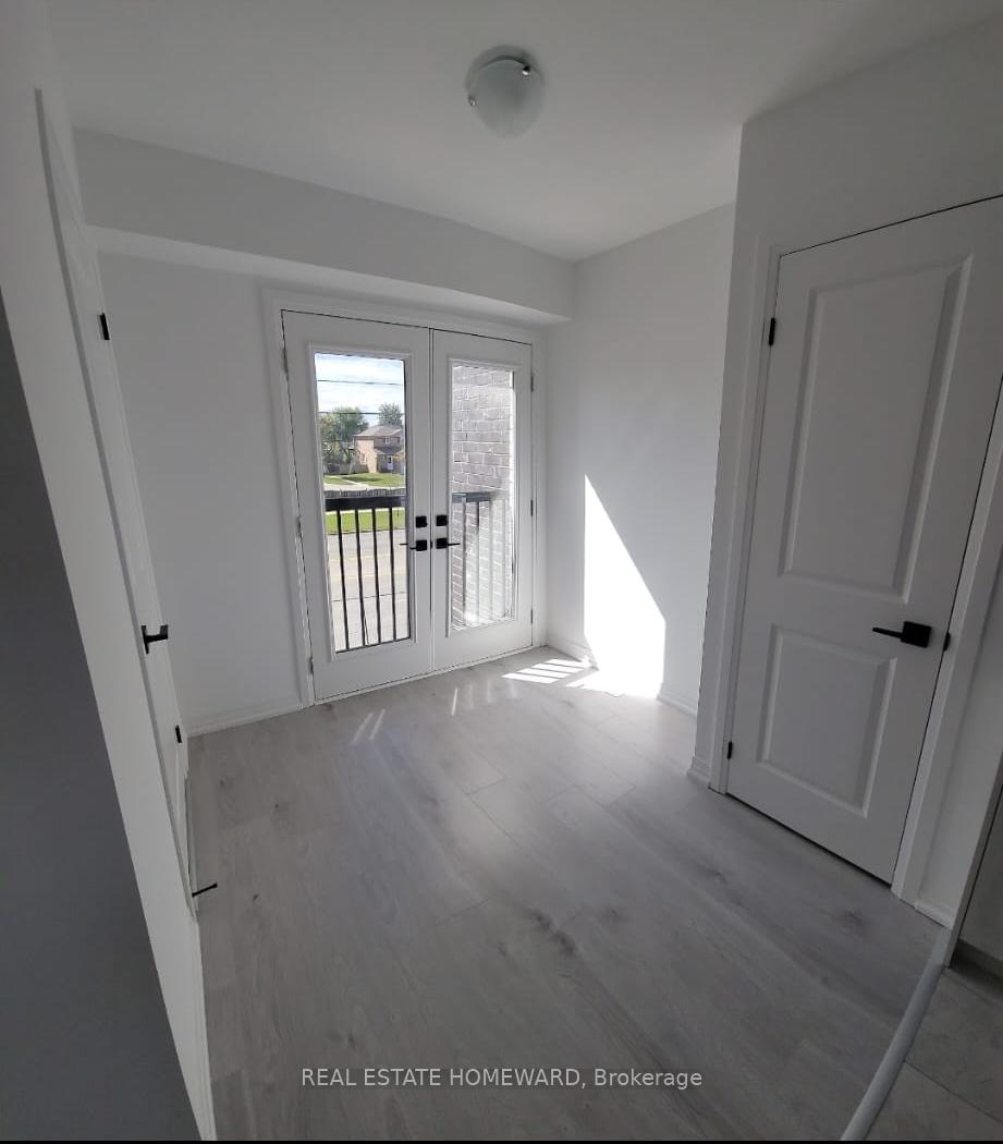 Photo 5 of 117 Fairlane Avenue, Barrie, Painswick South — HOMEH