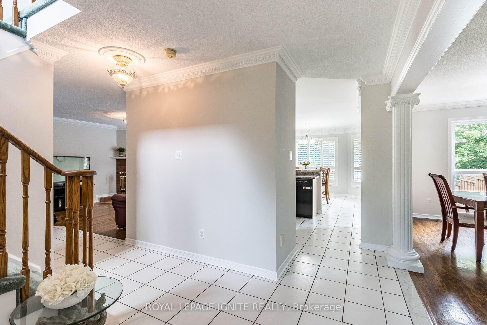 Photo 3 of 40 Foxchase Drive, Caledon, Bolton North — HOMEH