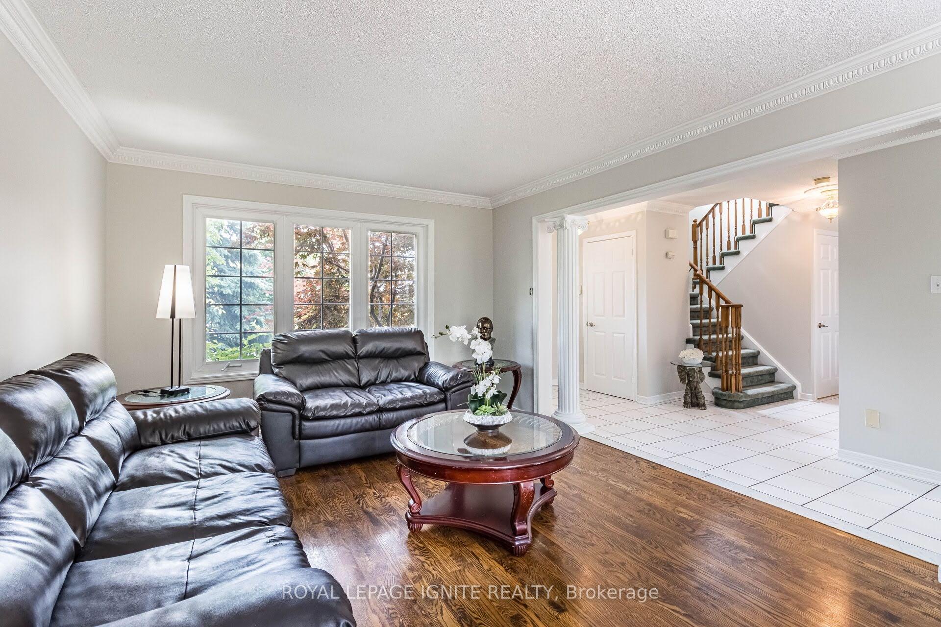 Photo 2 of 40 Foxchase Drive, Caledon, Bolton North — HOMEH