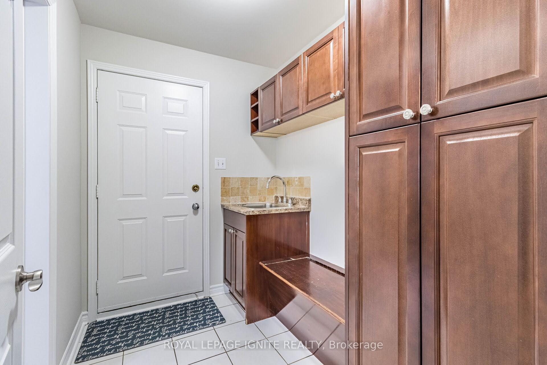 Photo 9 of 40 Foxchase Drive, Caledon, Bolton North — HOMEH