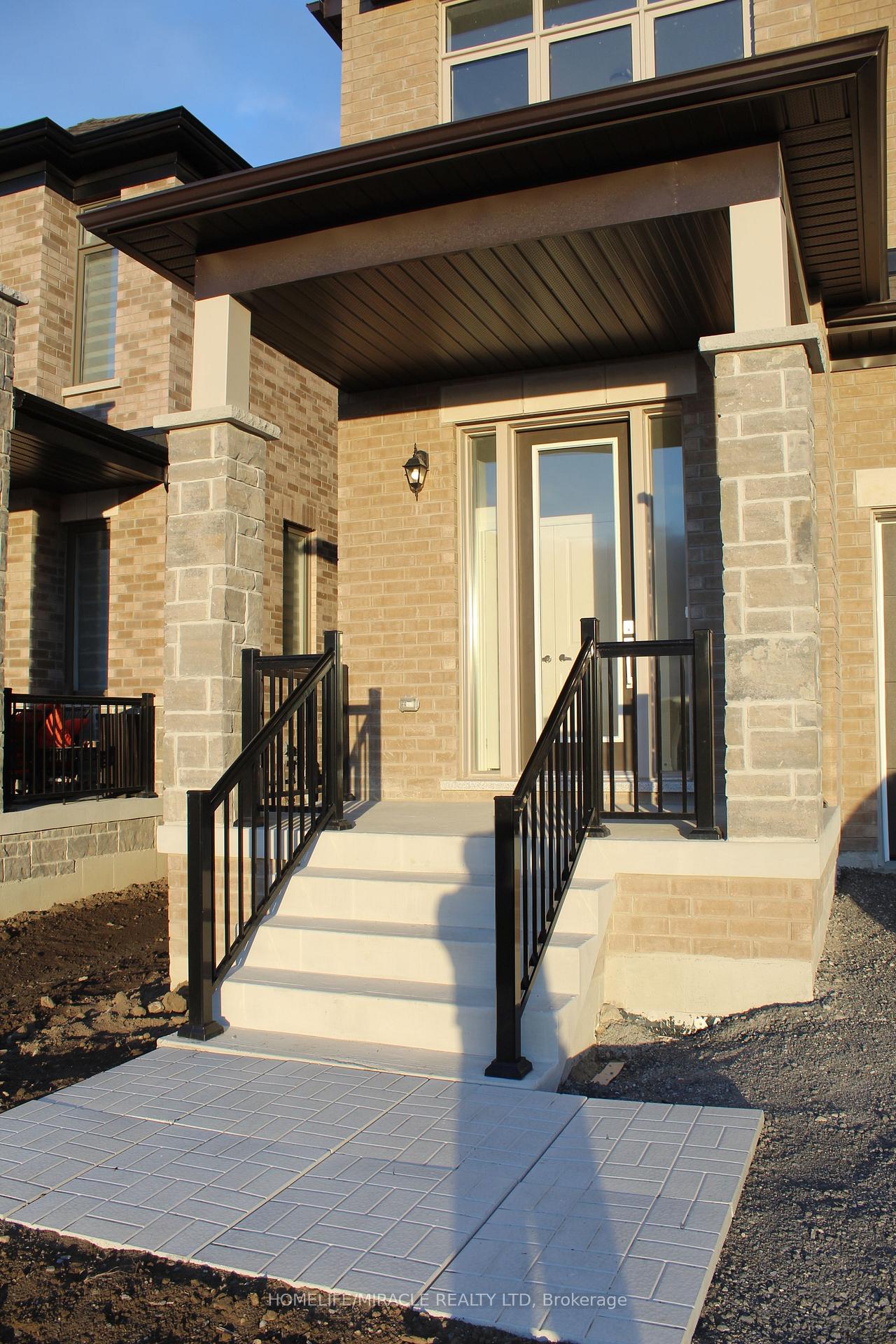 Photo 2 of 2099 Lowry Drive, Oshawa, Kedron — HOMEH