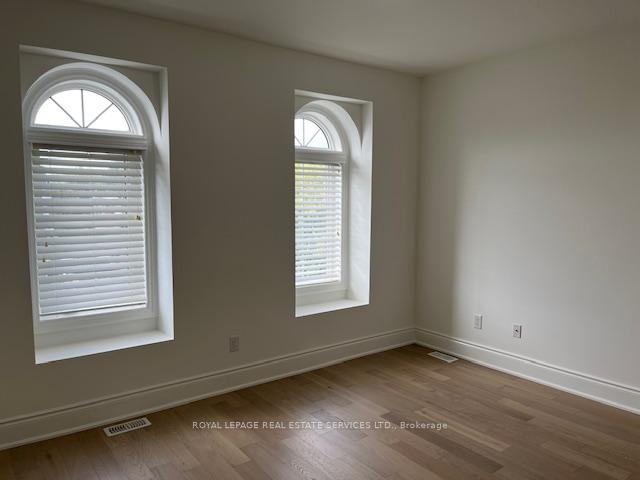 Photo 5 of 14 Oliver Mews, Toronto, Woodbine Corridor — HOMEH