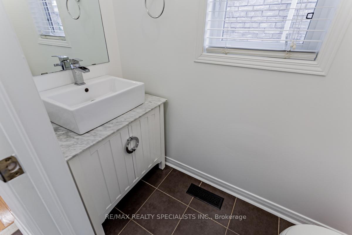 Photo 10 of Unit UPPER, 16 Evanwood Crescent, Brampton, Credit Valley — HOMEH