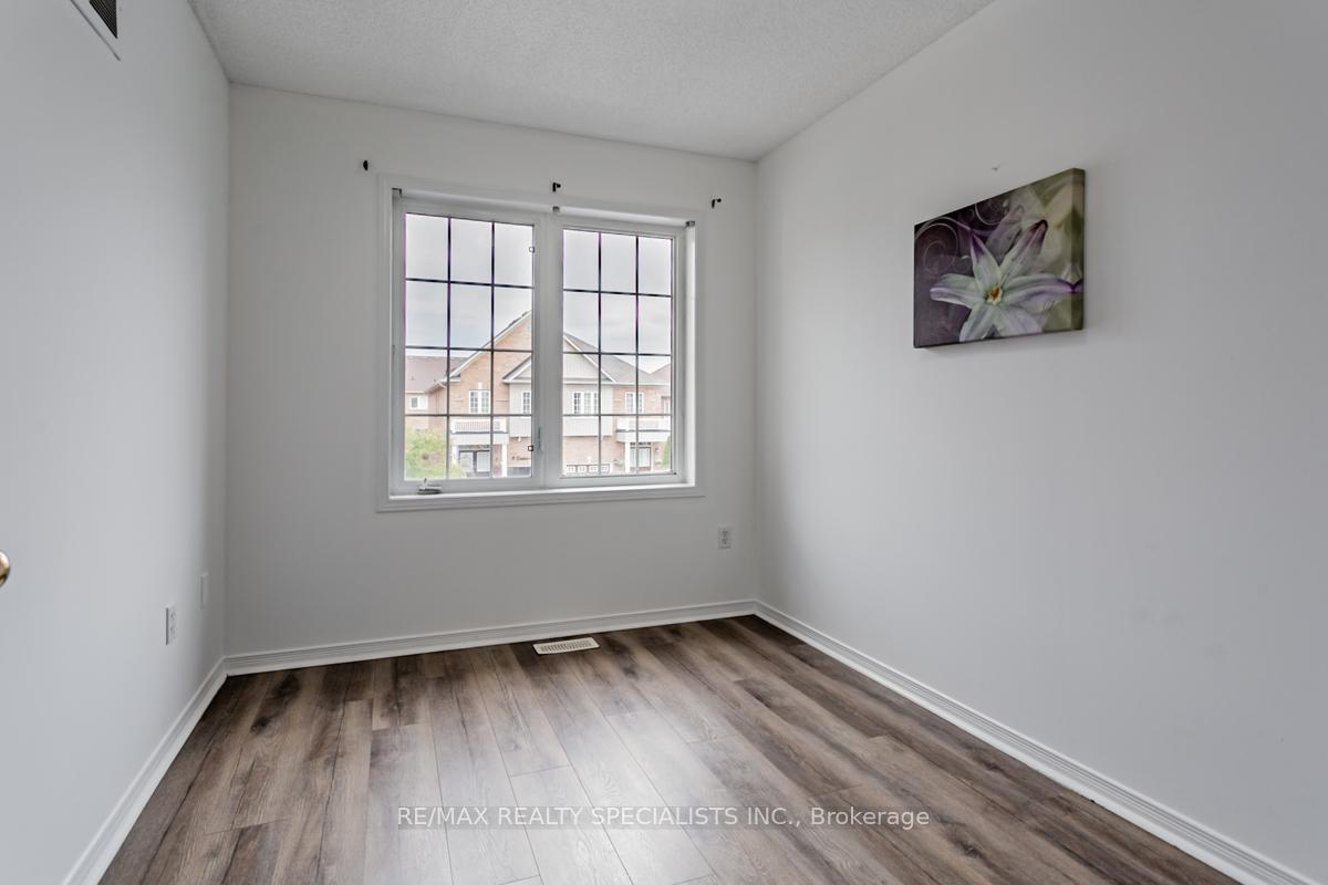 Photo 18 of Unit UPPER, 16 Evanwood Crescent, Brampton, Credit Valley — HOMEH