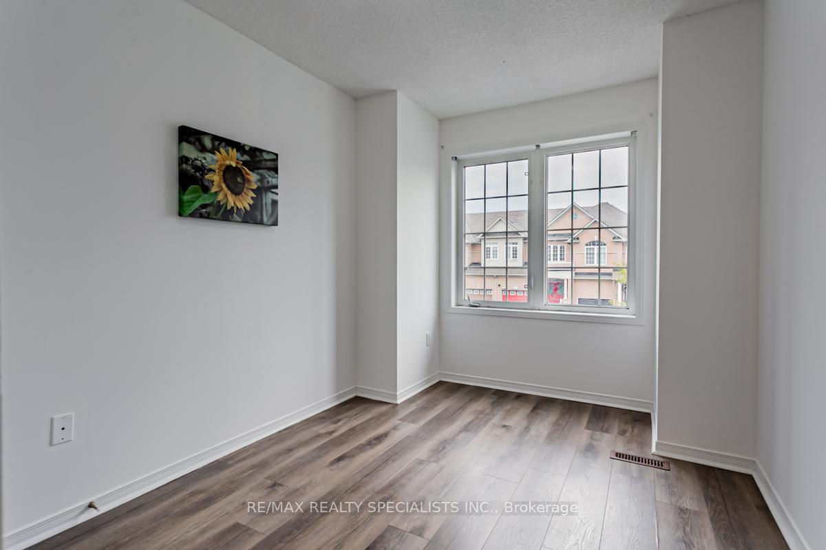 Photo 14 of Unit UPPER, 16 Evanwood Crescent, Brampton, Credit Valley — HOMEH