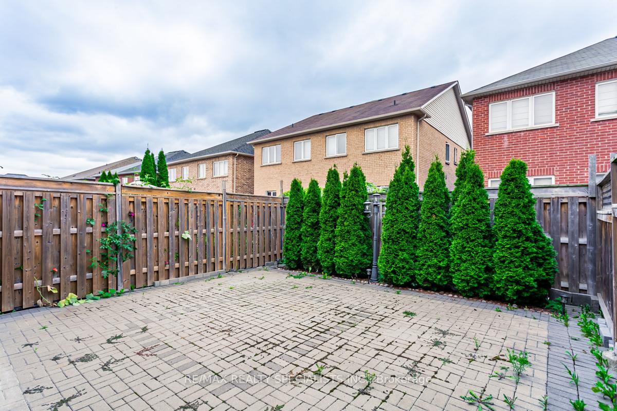 Photo 21 of Unit UPPER, 16 Evanwood Crescent, Brampton, Credit Valley — HOMEH