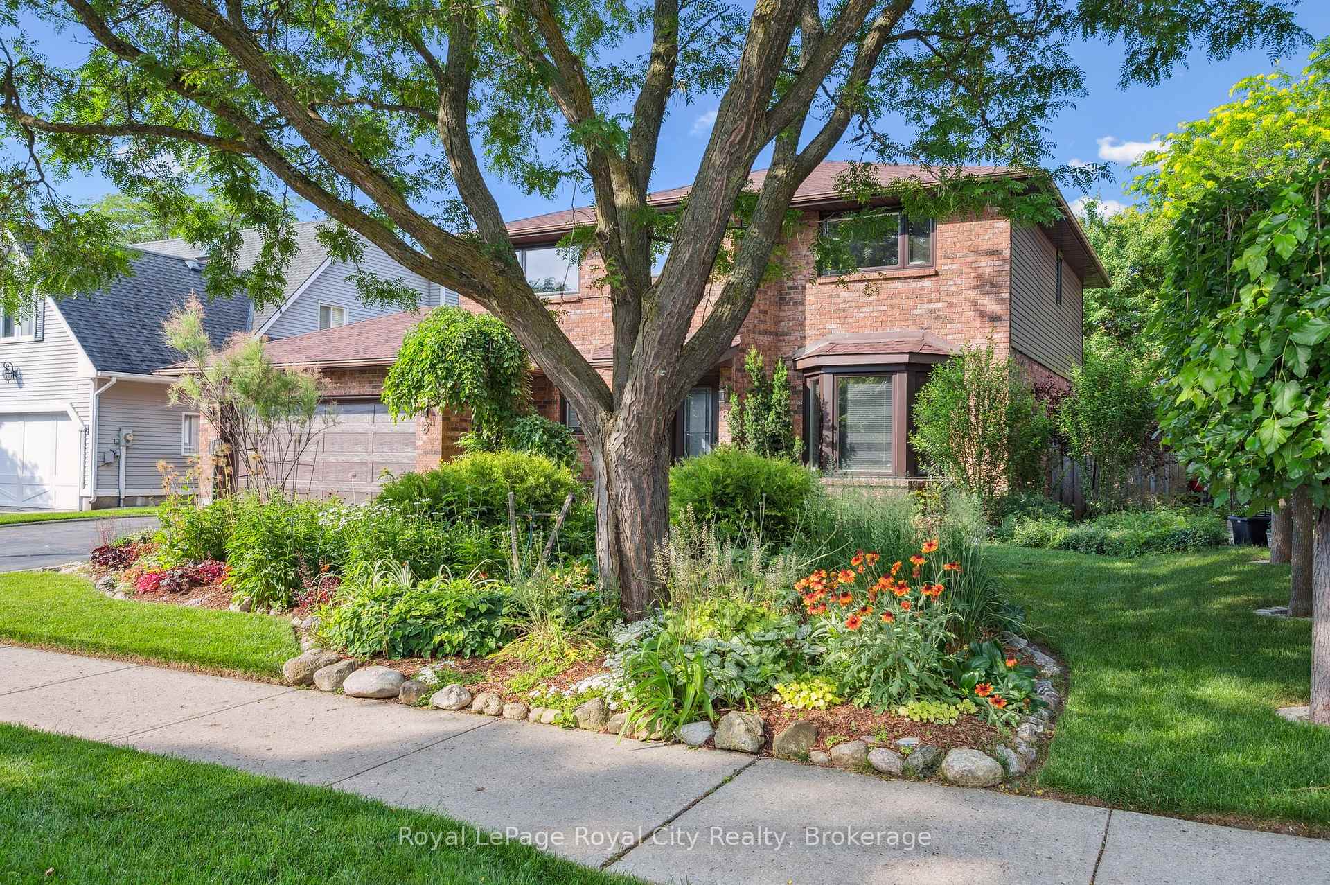 Photo 2 of 8 Forster Drive, Guelph, Kortright East — HOMEH