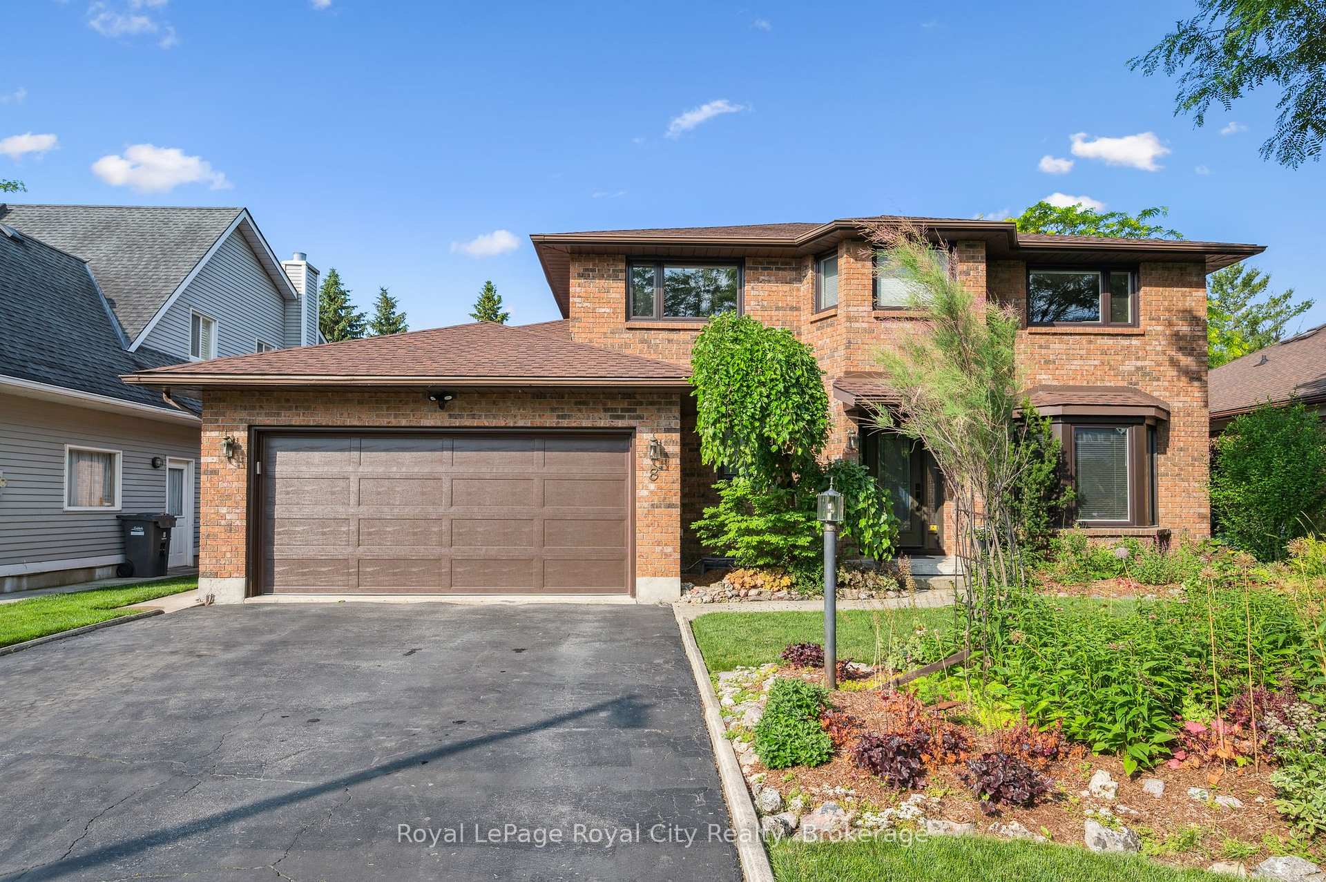 Photo 3 of 8 Forster Drive, Guelph, Kortright East — HOMEH