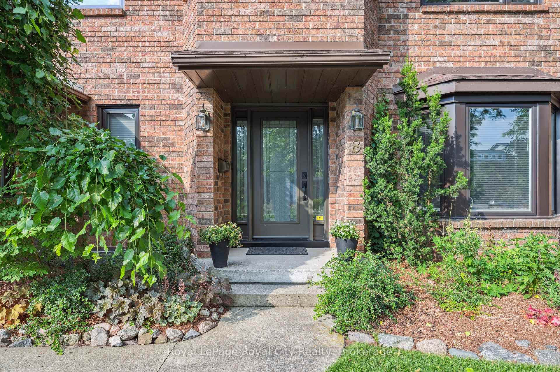 Photo 4 of 8 Forster Drive, Guelph, Kortright East — HOMEH