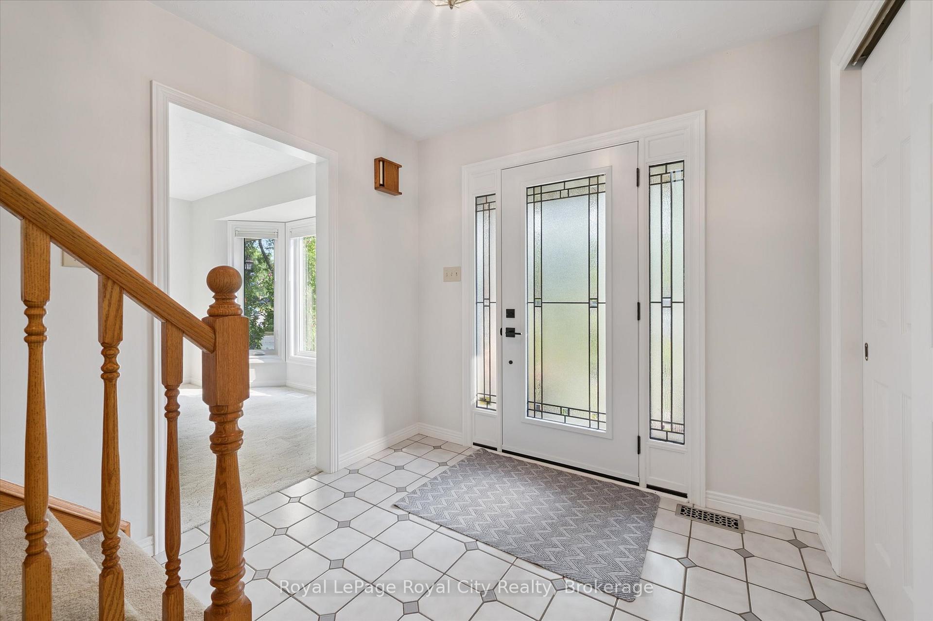 Photo 5 of 8 Forster Drive, Guelph, Kortright East — HOMEH