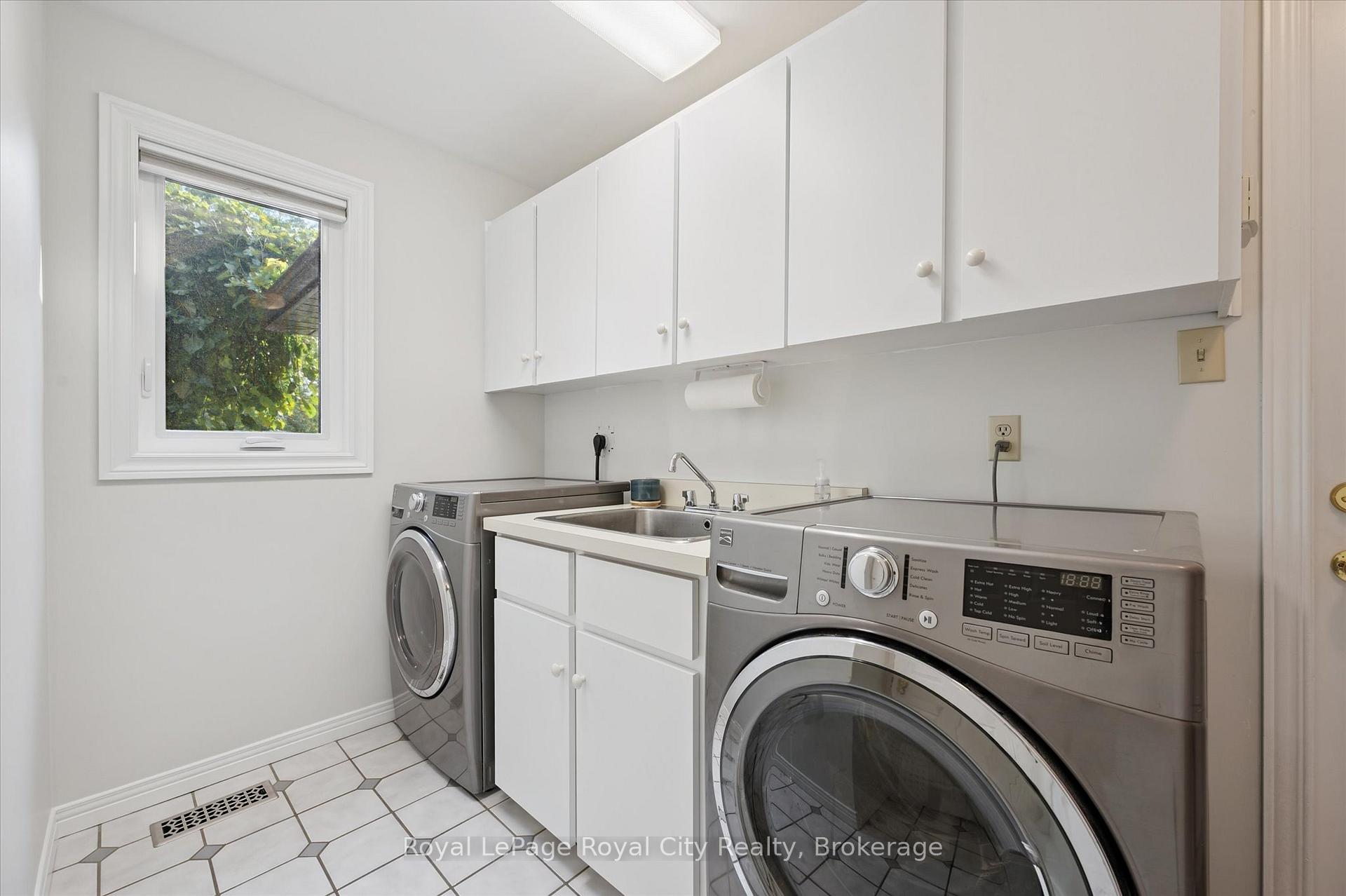 Photo 15 of 8 Forster Drive, Guelph, Kortright East — HOMEH