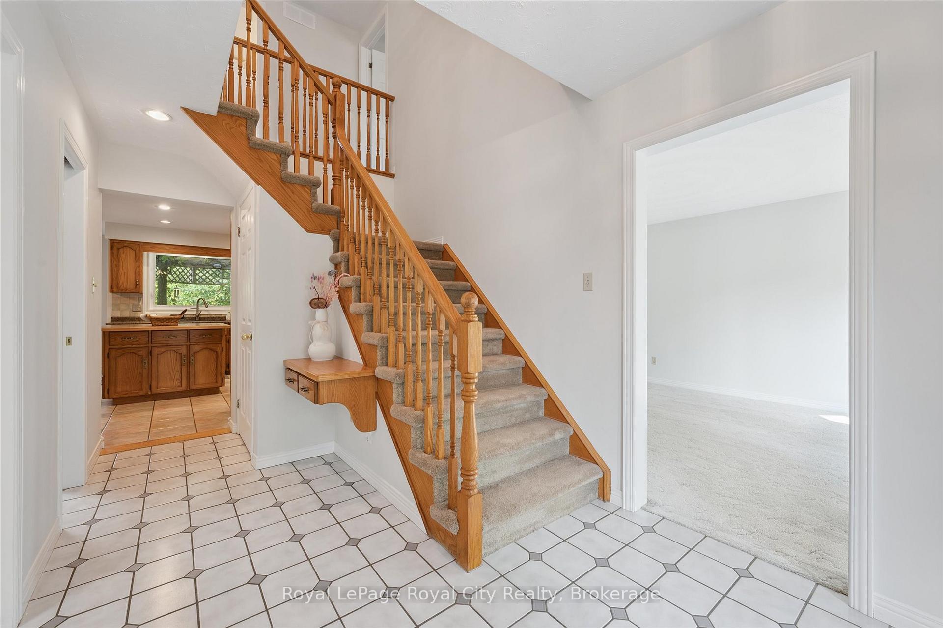 Photo 16 of 8 Forster Drive, Guelph, Kortright East — HOMEH